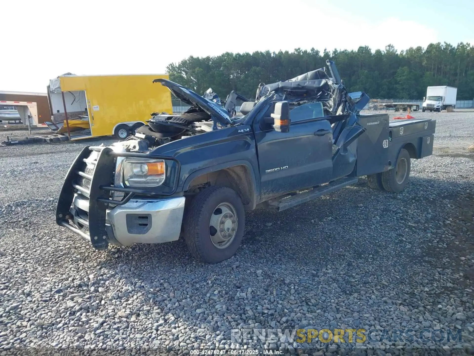 2 Photograph of a damaged car 1GD42TCY2KF160505 GMC SIERRA 3500HD CHASSIS 2019