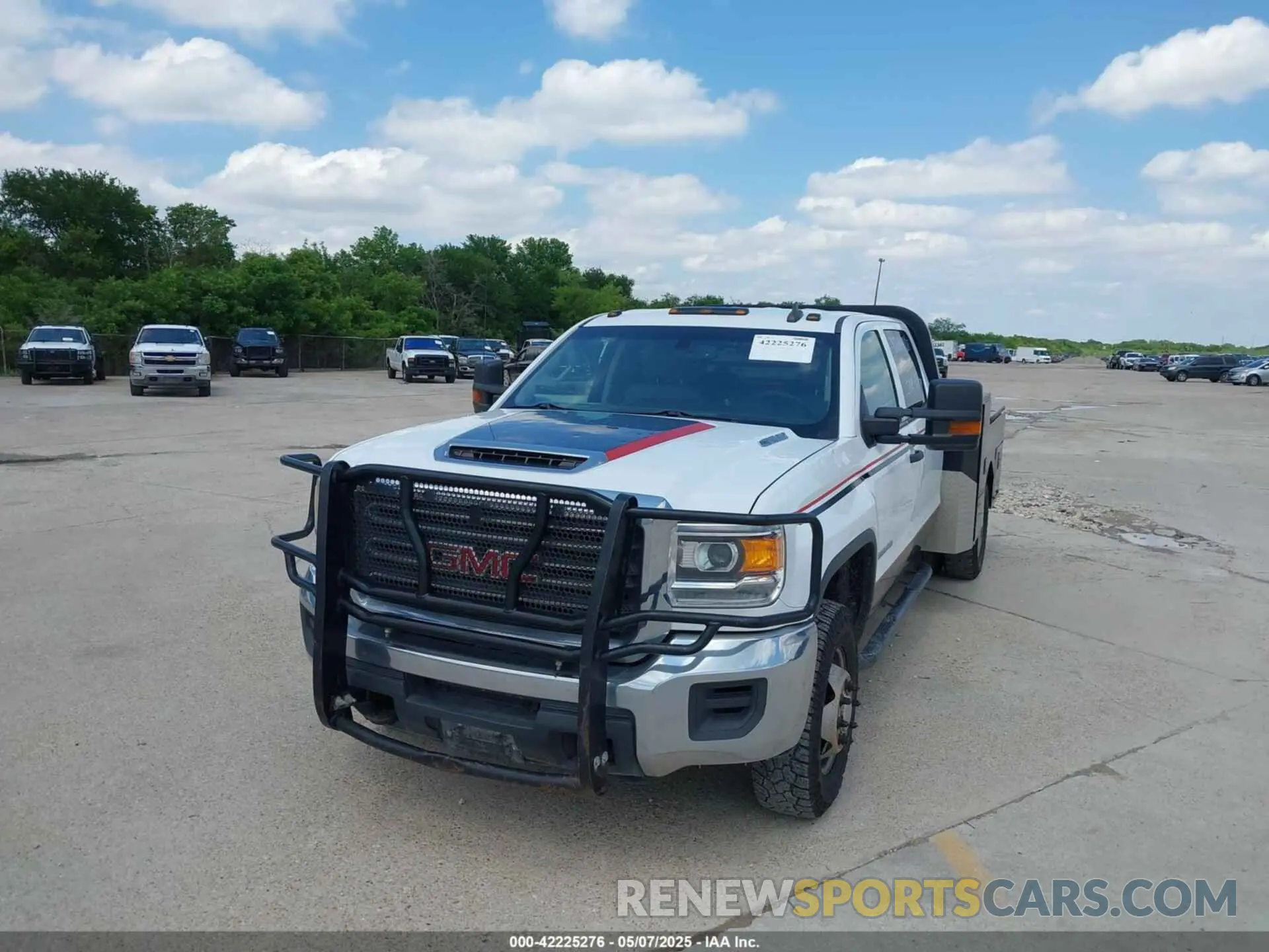 11 Photograph of a damaged car 1GD42TCY9KF139814 GMC SIERRA 3500HD CHASSIS 2019