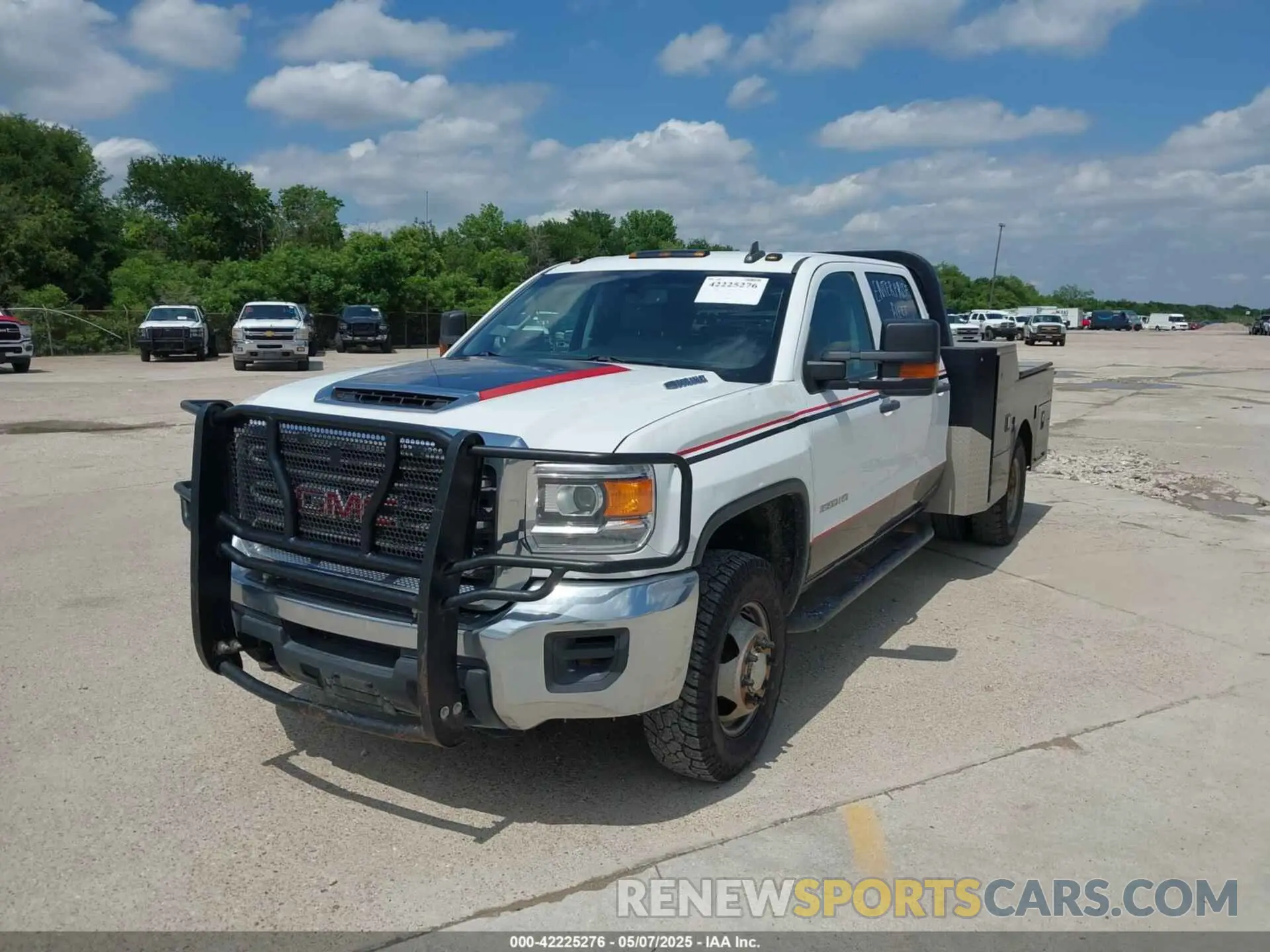 2 Photograph of a damaged car 1GD42TCY9KF139814 GMC SIERRA 3500HD CHASSIS 2019