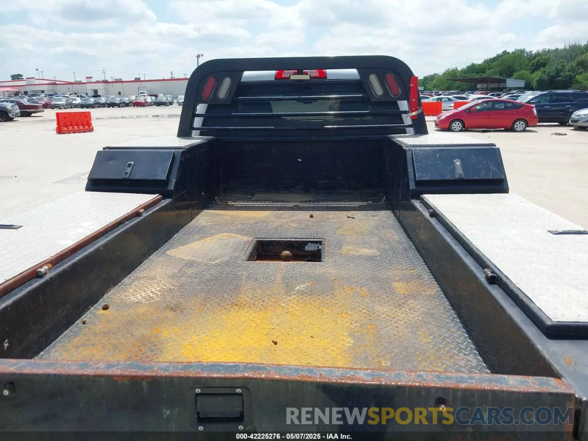 6 Photograph of a damaged car 1GD42TCY9KF139814 GMC SIERRA 3500HD CHASSIS 2019