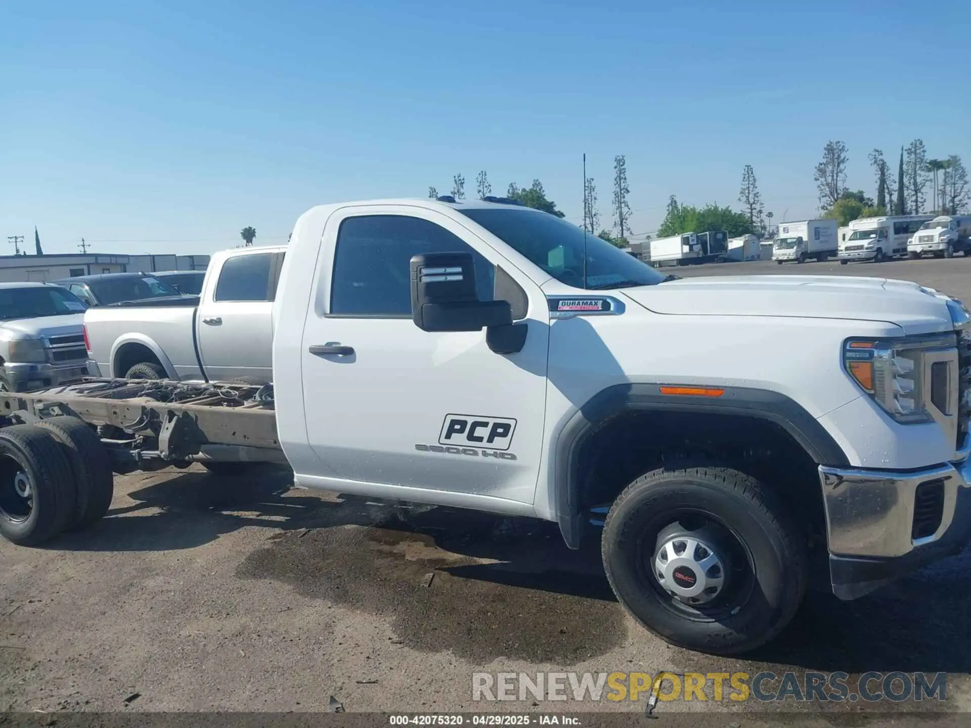 13 Photograph of a damaged car 1GD39SEY1LF294566 GMC SIERRA 3500HD CHASSIS 2020