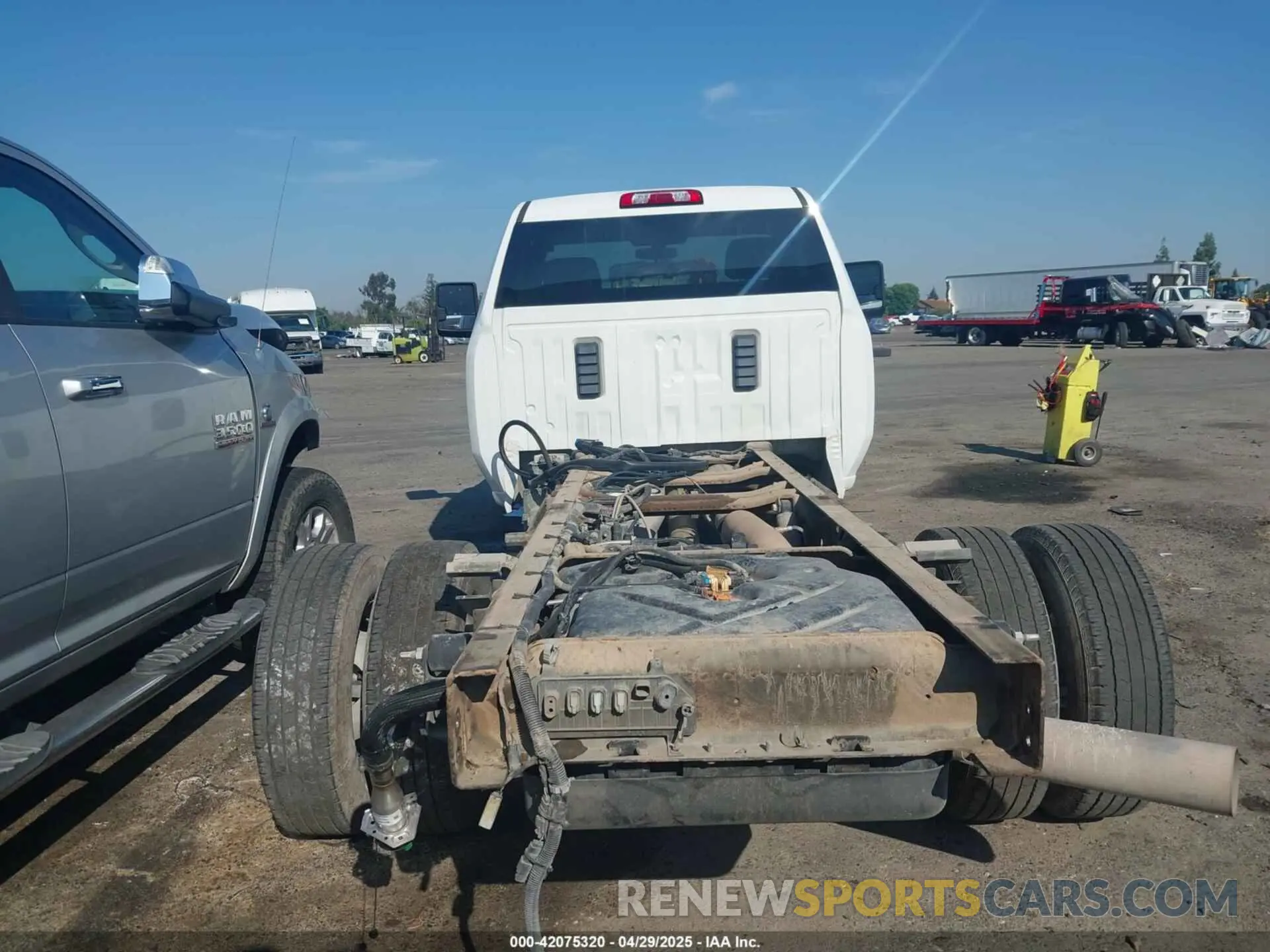 15 Photograph of a damaged car 1GD39SEY1LF294566 GMC SIERRA 3500HD CHASSIS 2020