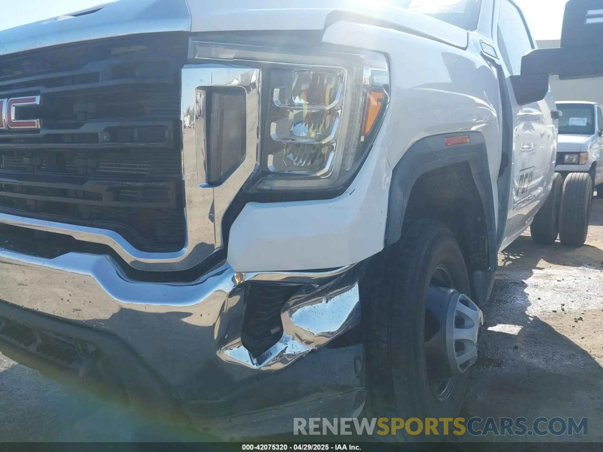 18 Photograph of a damaged car 1GD39SEY1LF294566 GMC SIERRA 3500HD CHASSIS 2020