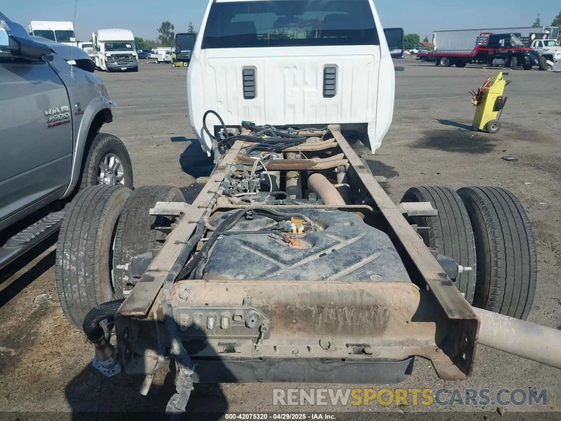 20 Photograph of a damaged car 1GD39SEY1LF294566 GMC SIERRA 3500HD CHASSIS 2020