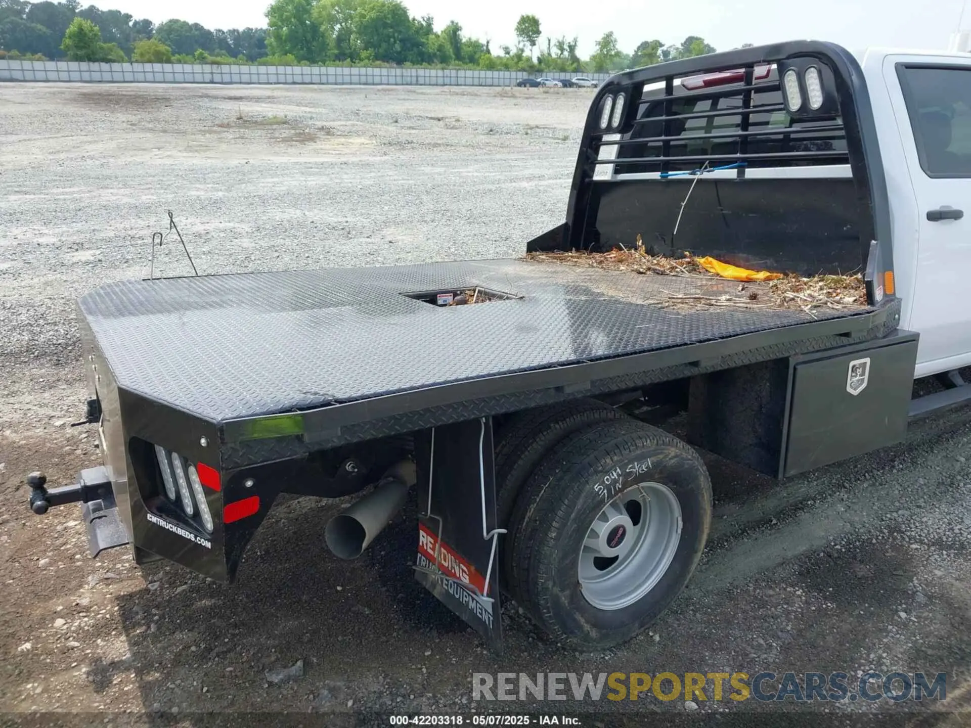 14 Photograph of a damaged car 1GD49SEY8MF285661 GMC SIERRA 3500HD CHASSIS 2021