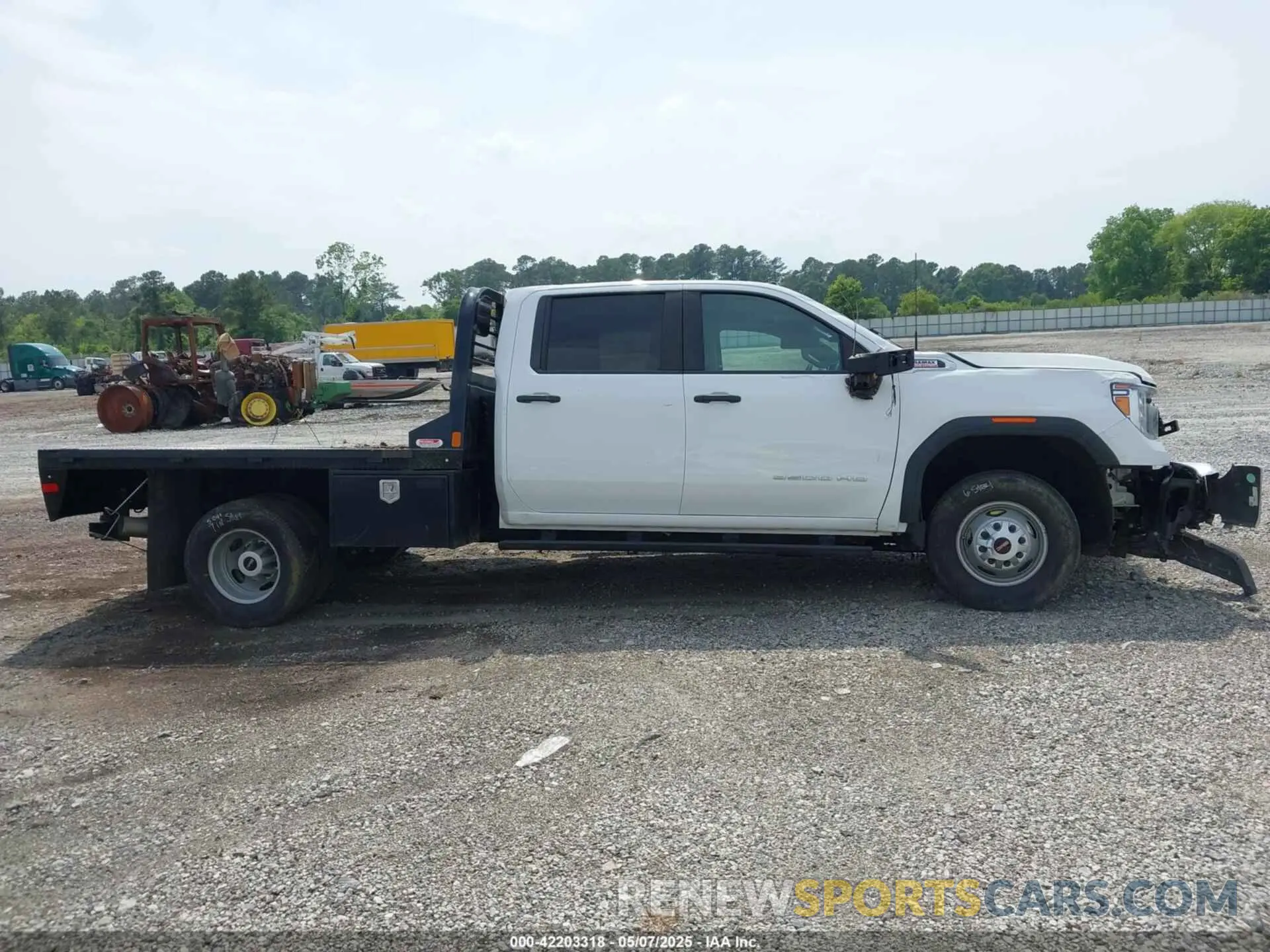 16 Photograph of a damaged car 1GD49SEY8MF285661 GMC SIERRA 3500HD CHASSIS 2021