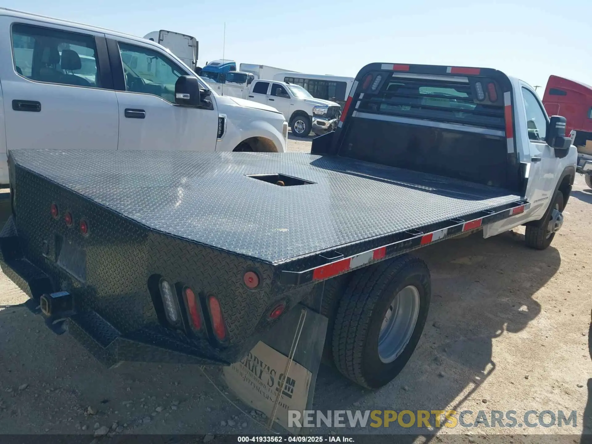 4 Photograph of a damaged car 1GD38PE79RF249598 GMC SIERRA 3500HD CHASSIS 2024