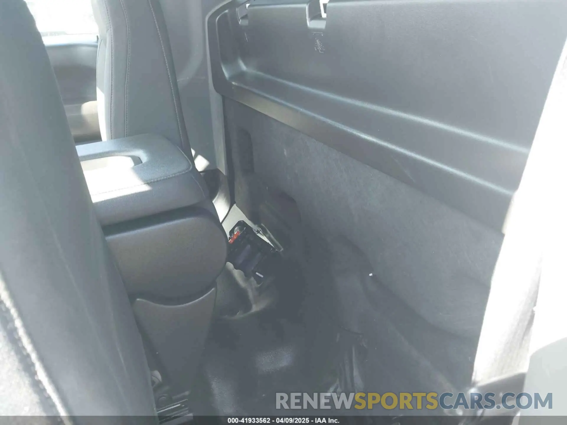 6 Photograph of a damaged car 1GD38PE79RF249598 GMC SIERRA 3500HD CHASSIS 2024