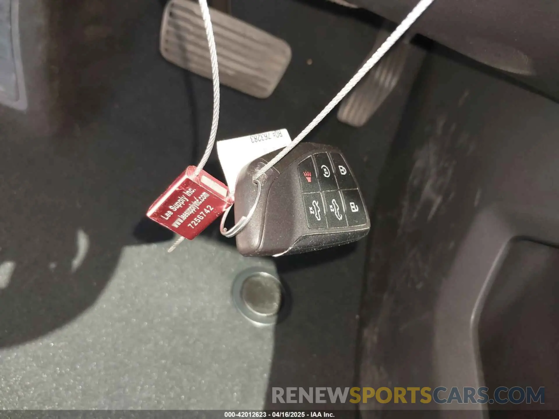10 Photograph of a damaged car 1GT401EL6RU400726 GMC SIERRA EV 2024
