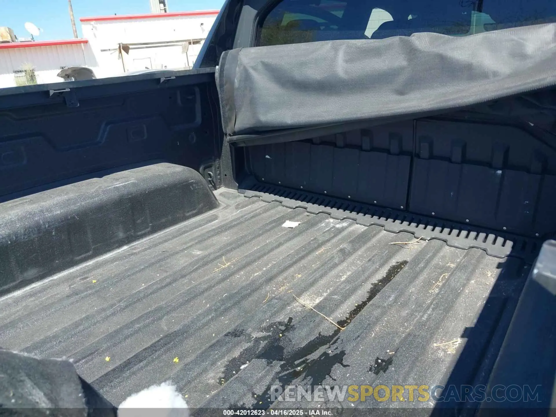 6 Photograph of a damaged car 1GT401EL6RU400726 GMC SIERRA EV 2024