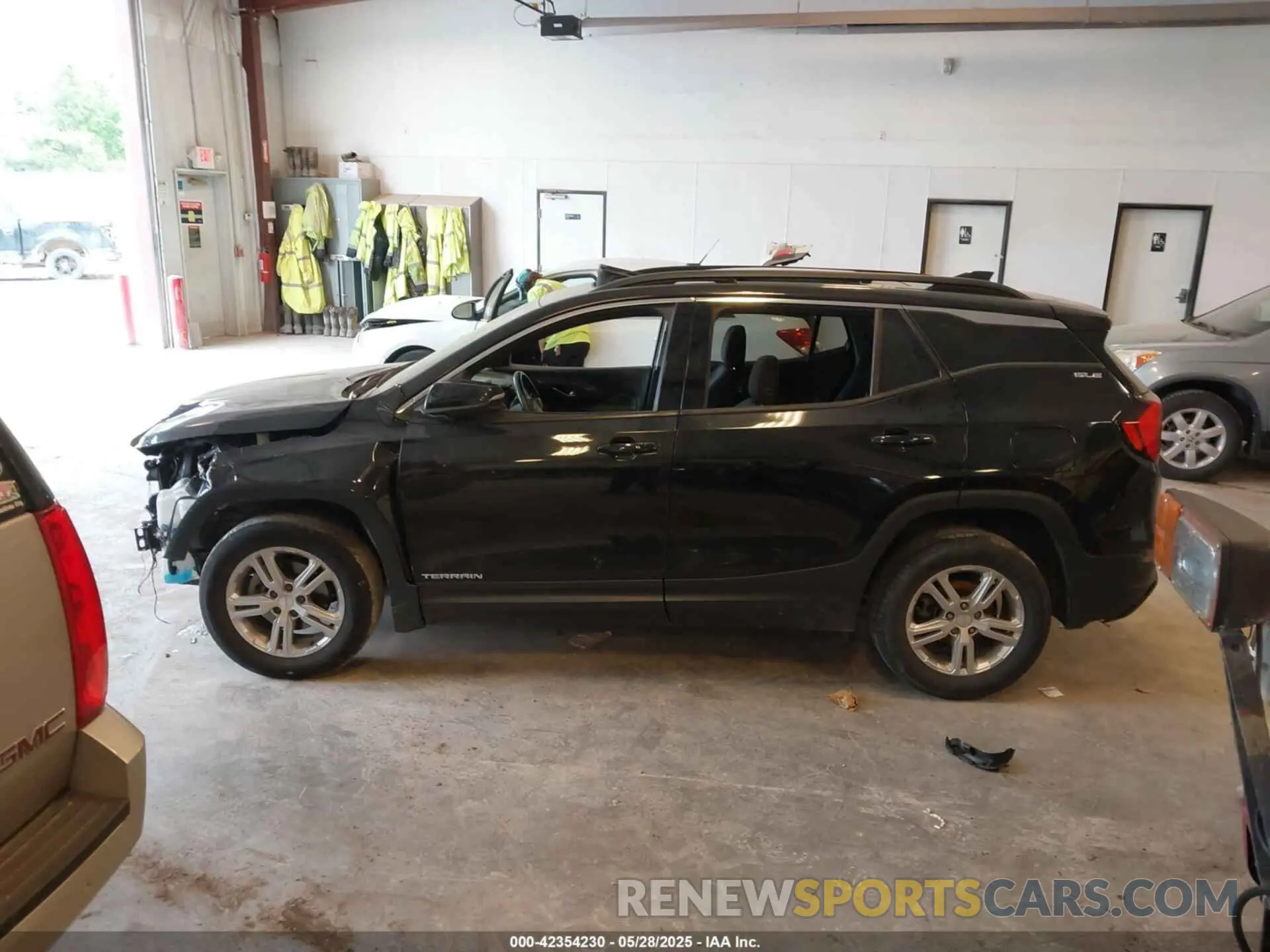 14 Photograph of a damaged car 3GKALMEV1KL140916 GMC TERRAIN 2019