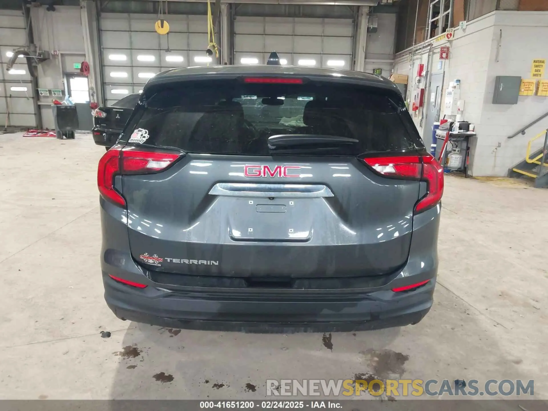 17 Photograph of a damaged car 3GKALMEV1KL349850 GMC TERRAIN 2019