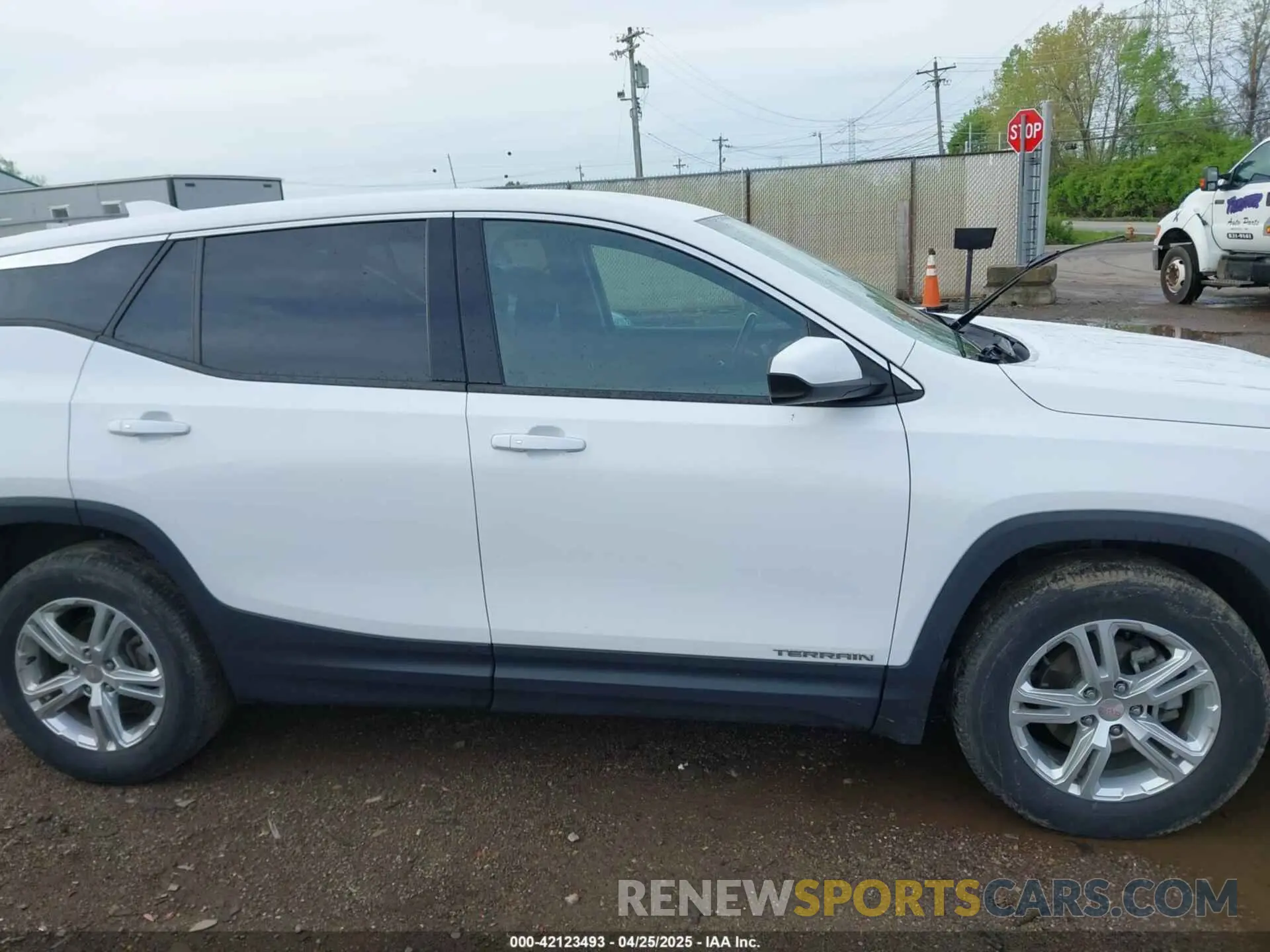 13 Photograph of a damaged car 3GKALMEV2KL332278 GMC TERRAIN 2019