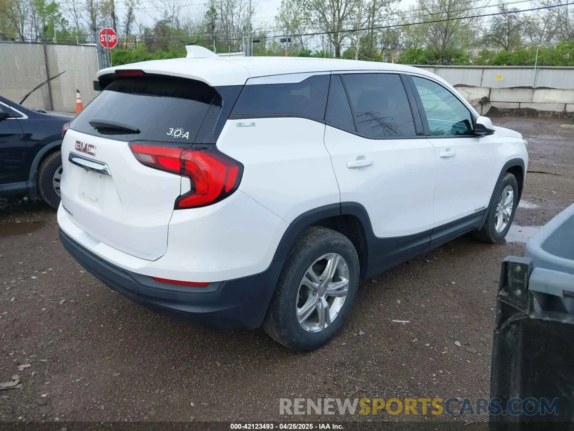 4 Photograph of a damaged car 3GKALMEV2KL332278 GMC TERRAIN 2019