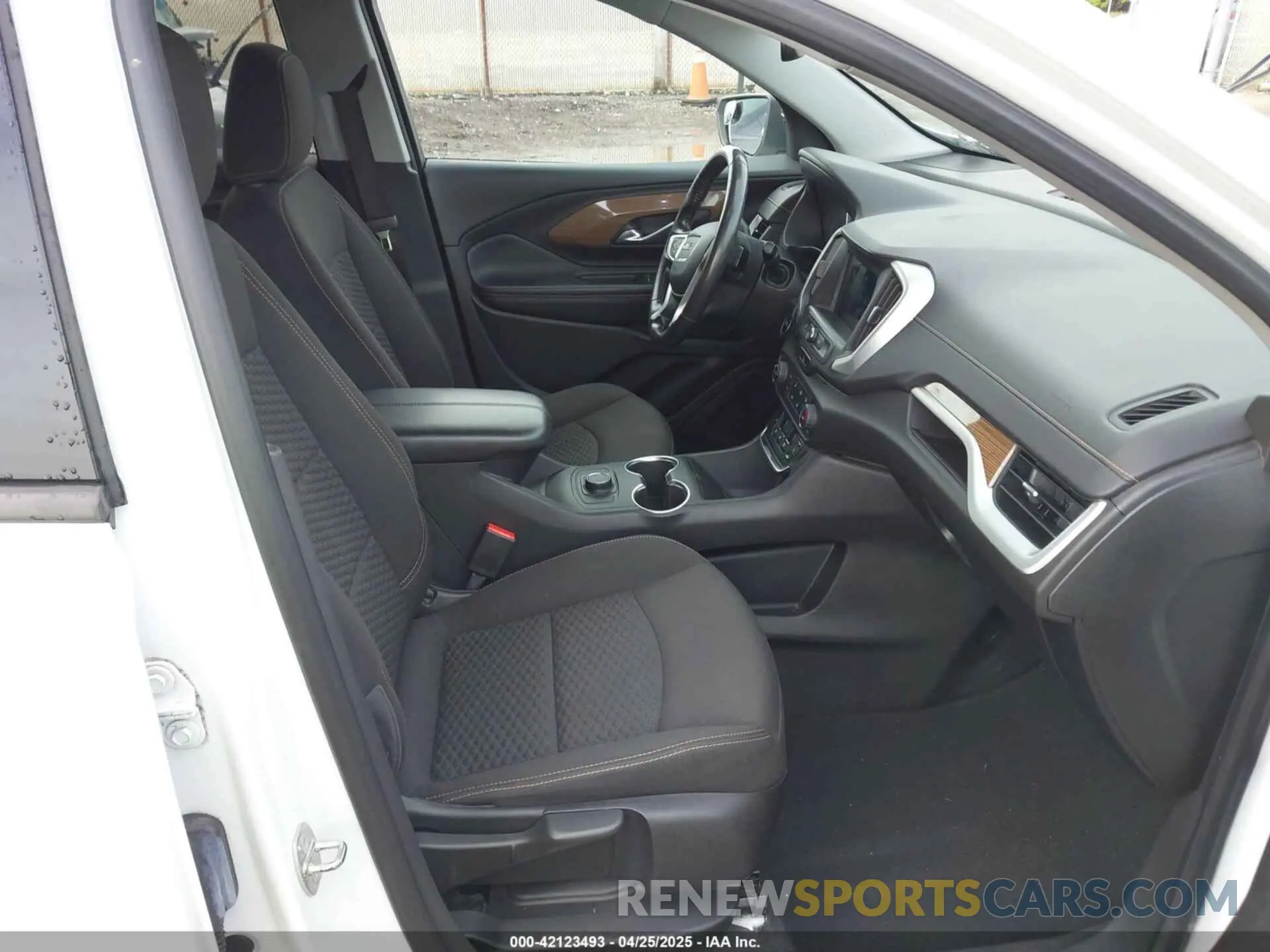 5 Photograph of a damaged car 3GKALMEV2KL332278 GMC TERRAIN 2019