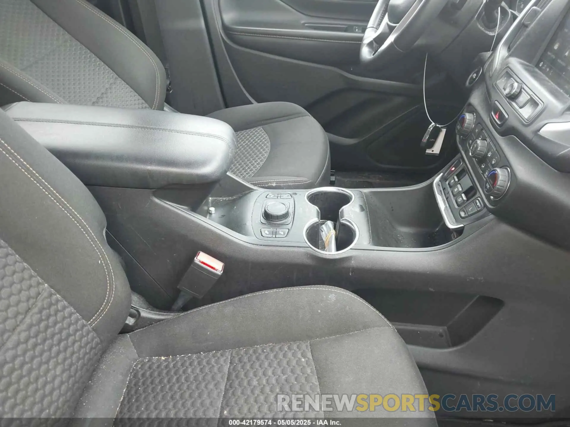5 Photograph of a damaged car 3GKALMEV4KL123351 GMC TERRAIN 2019