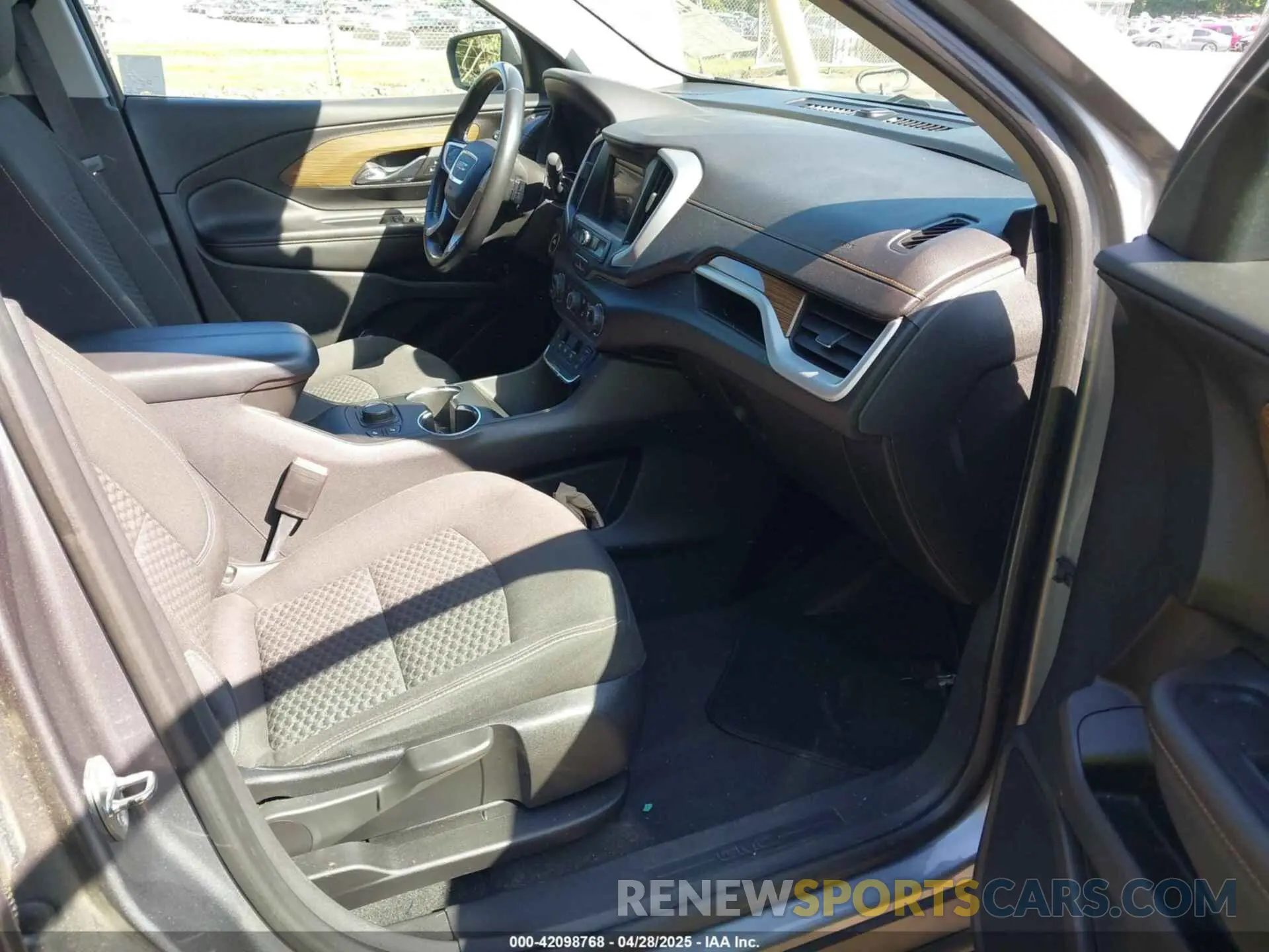 5 Photograph of a damaged car 3GKALMEV4KL212126 GMC TERRAIN 2019