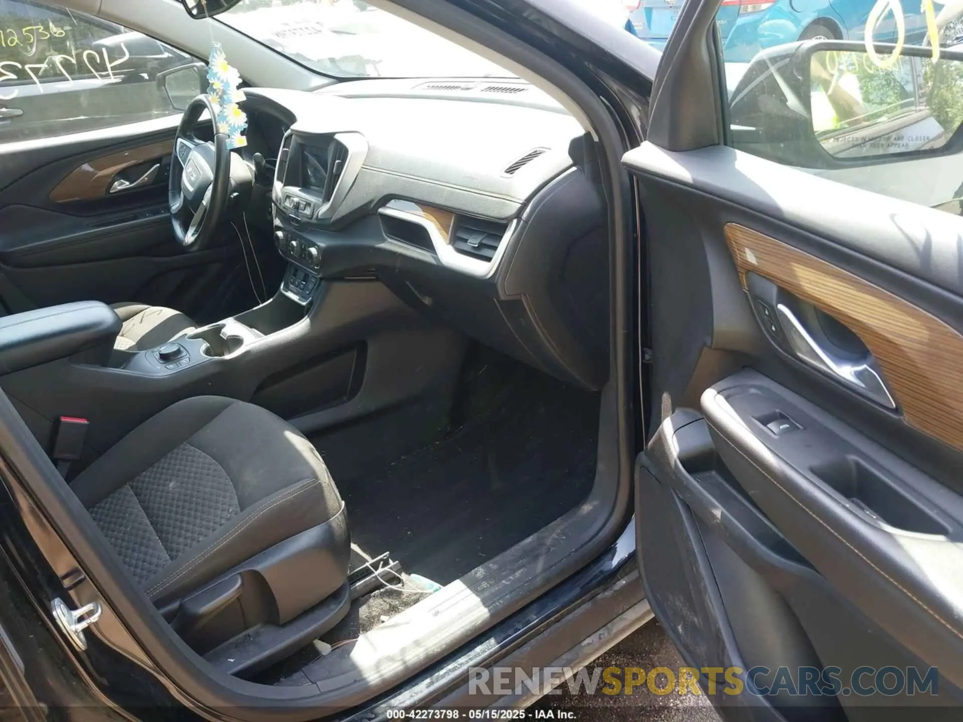 5 Photograph of a damaged car 3GKALMEV5KL322294 GMC TERRAIN 2019