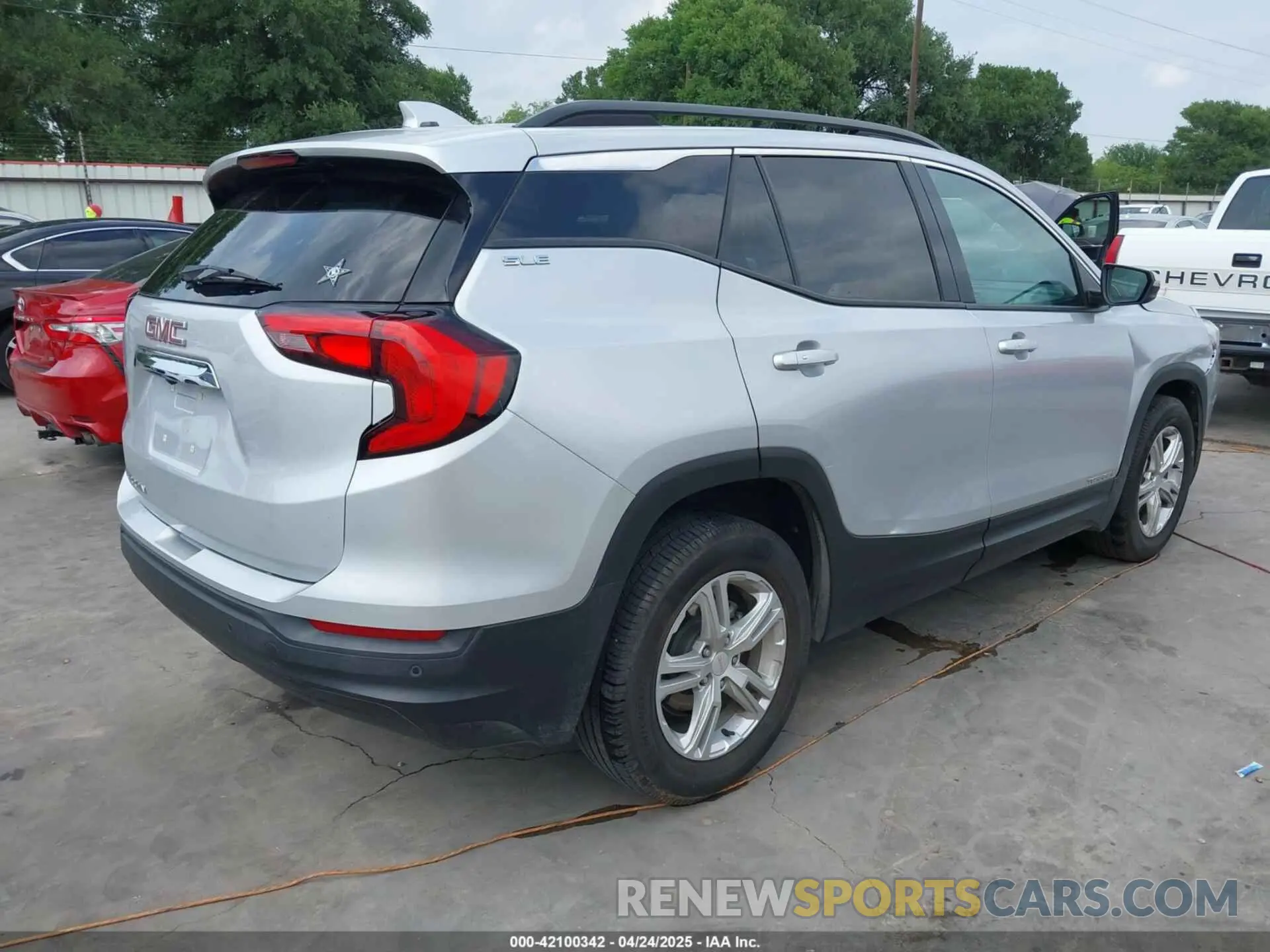 4 Photograph of a damaged car 3GKALMEV6KL156304 GMC TERRAIN 2019