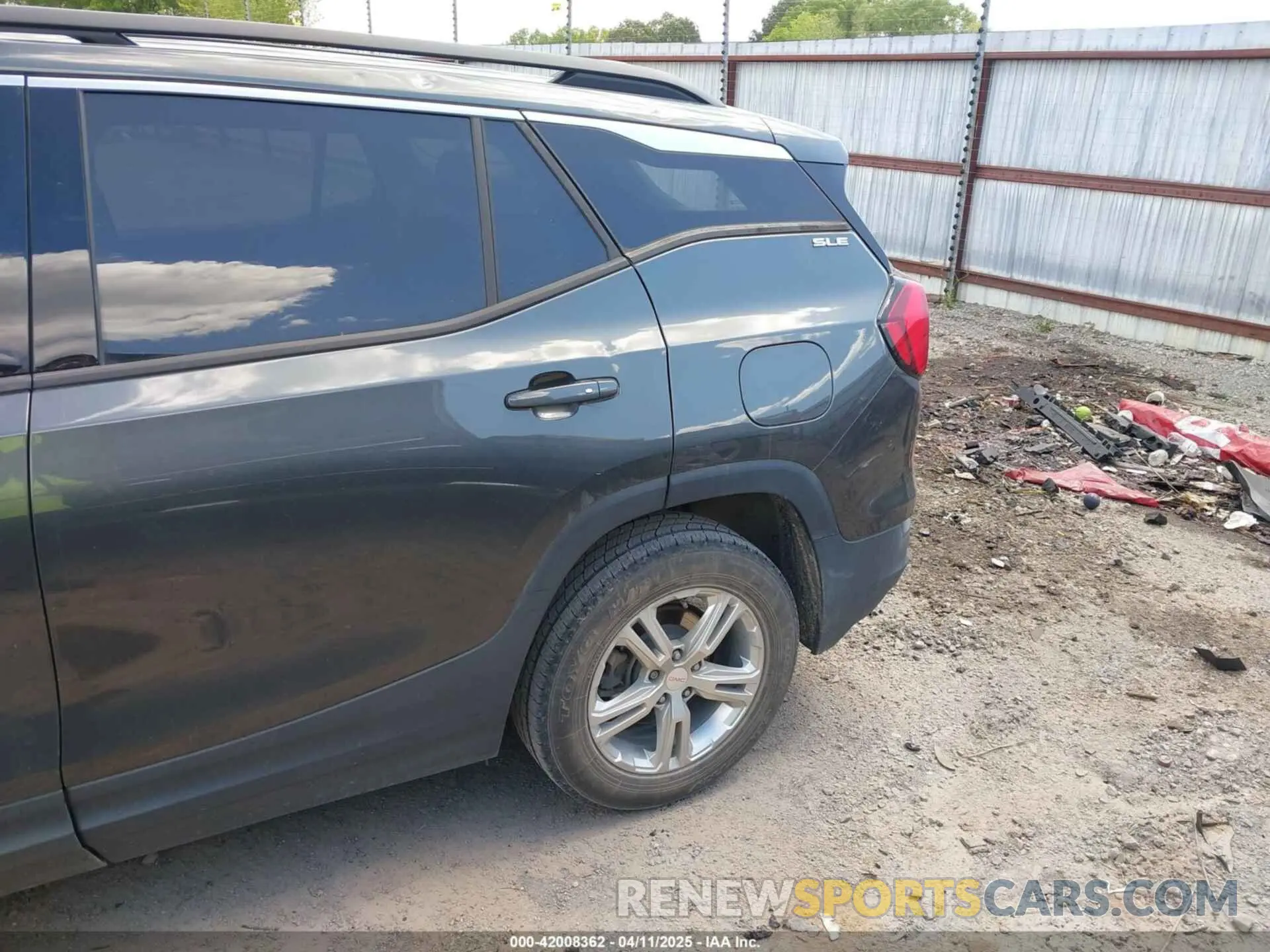 18 Photograph of a damaged car 3GKALMEV7KL381444 GMC TERRAIN 2019