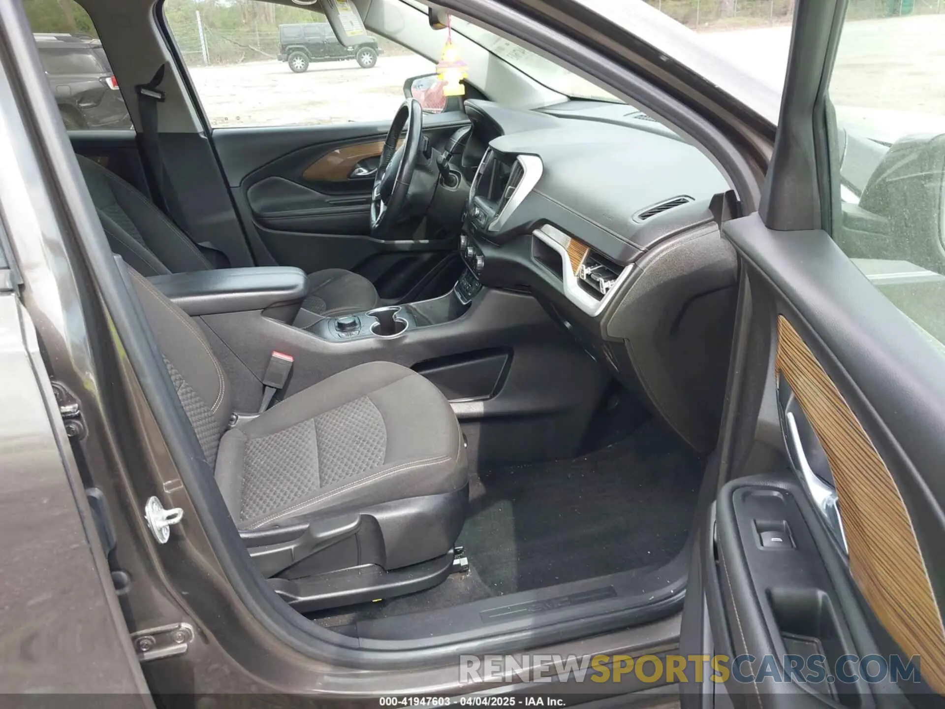 5 Photograph of a damaged car 3GKALMEV8KL159110 GMC TERRAIN 2019