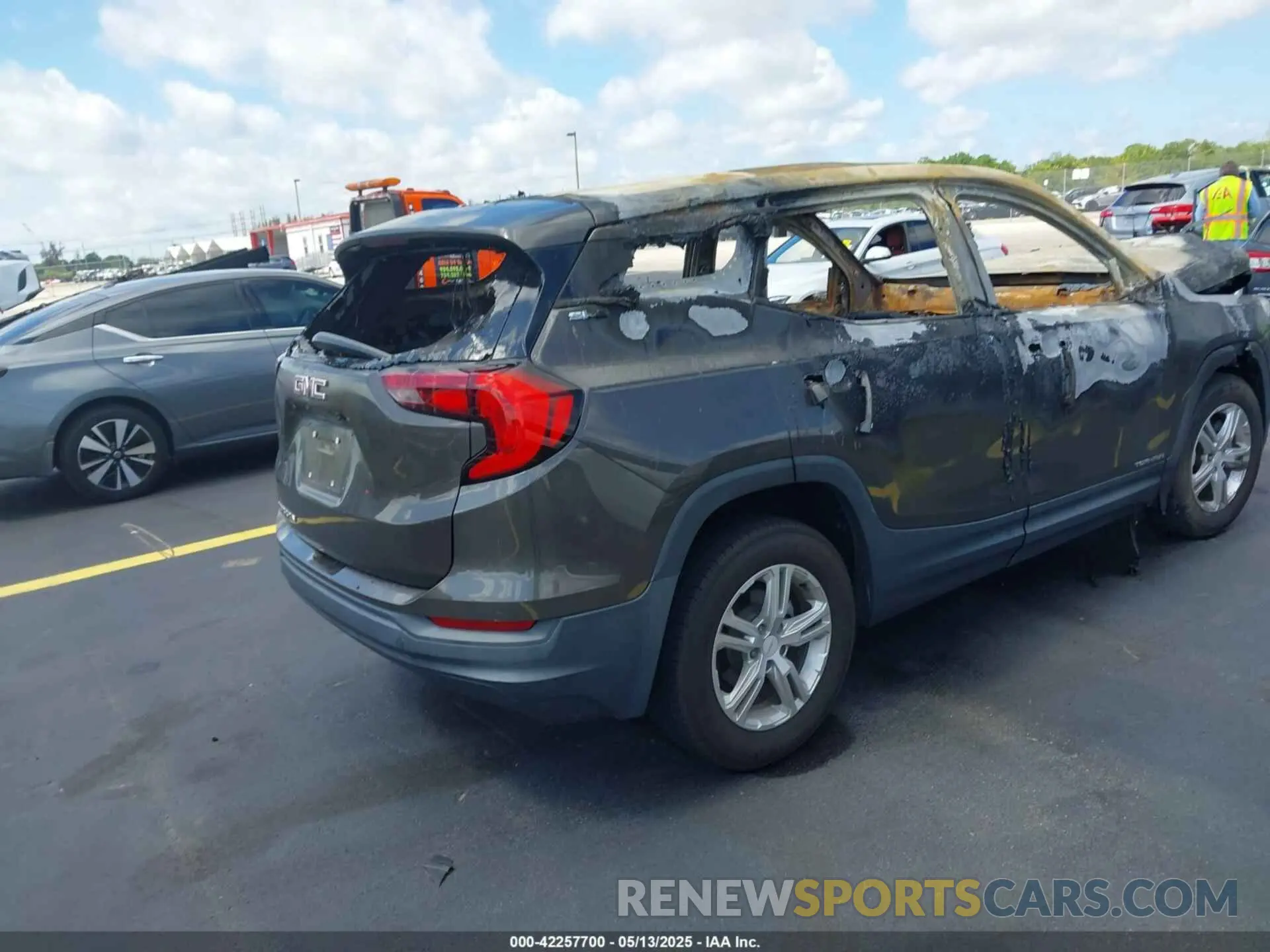 4 Photograph of a damaged car 3GKALMEV8KL288903 GMC TERRAIN 2019