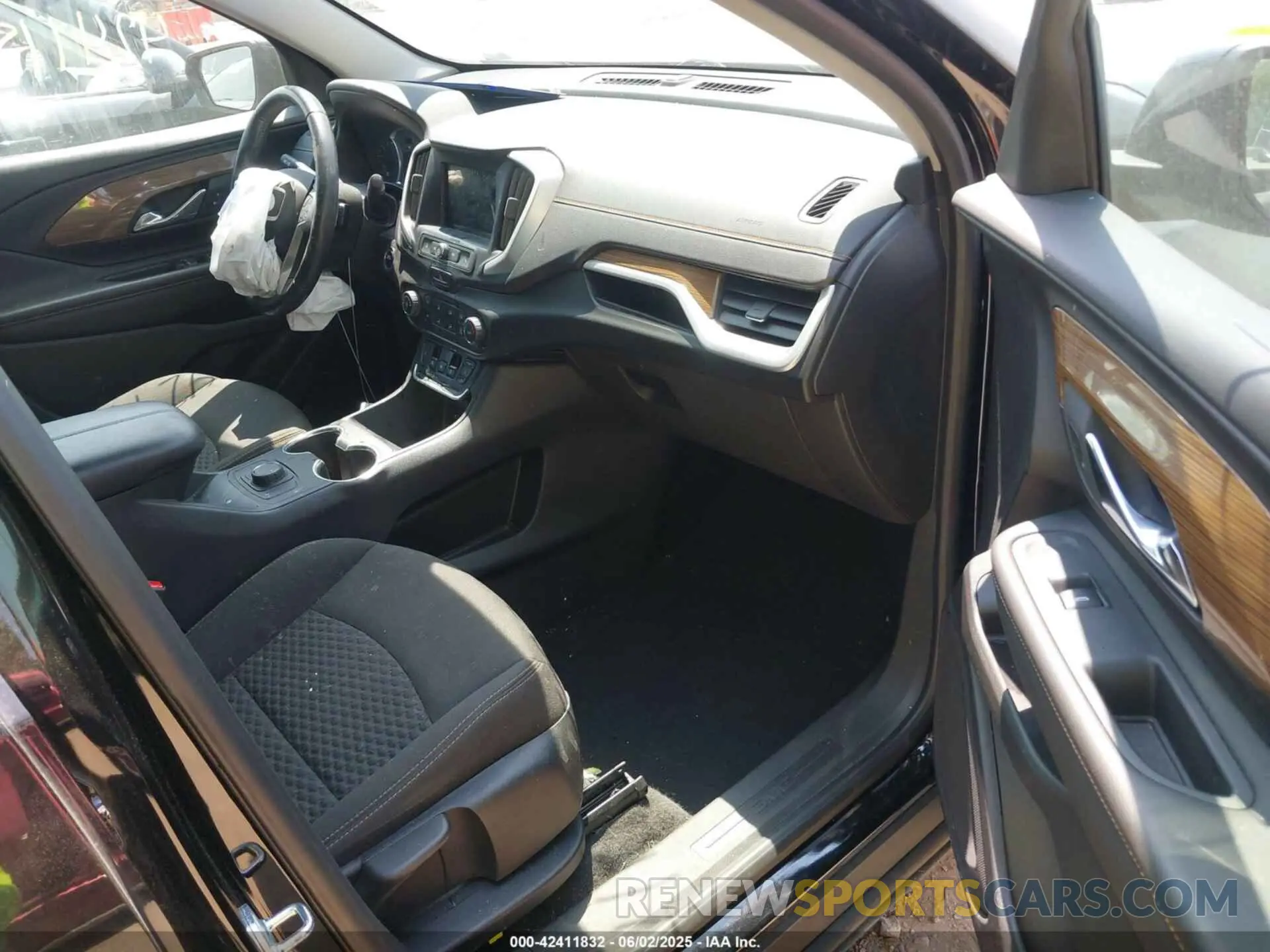 5 Photograph of a damaged car 3GKALMEV9KL368629 GMC TERRAIN 2019