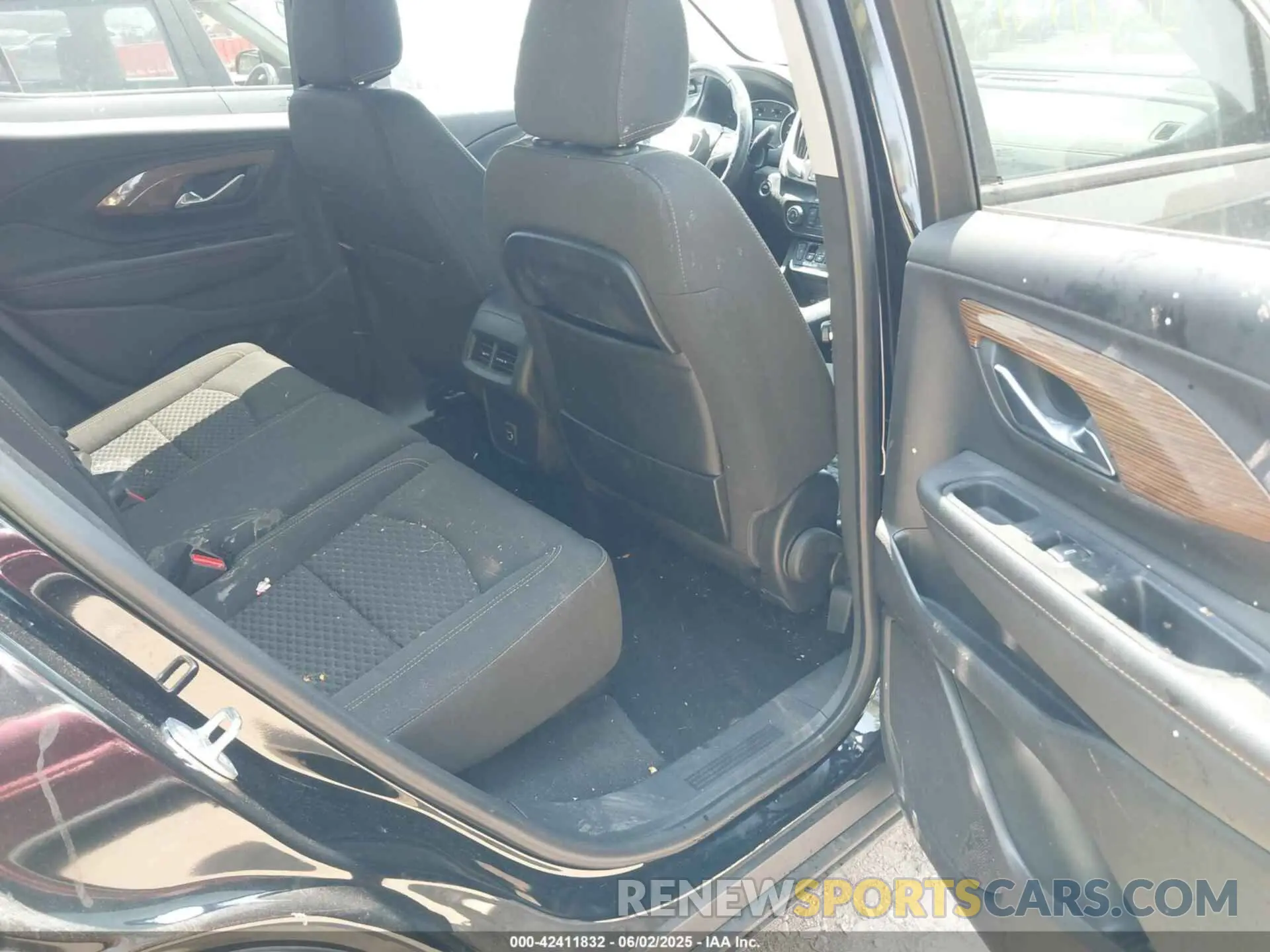 8 Photograph of a damaged car 3GKALMEV9KL368629 GMC TERRAIN 2019
