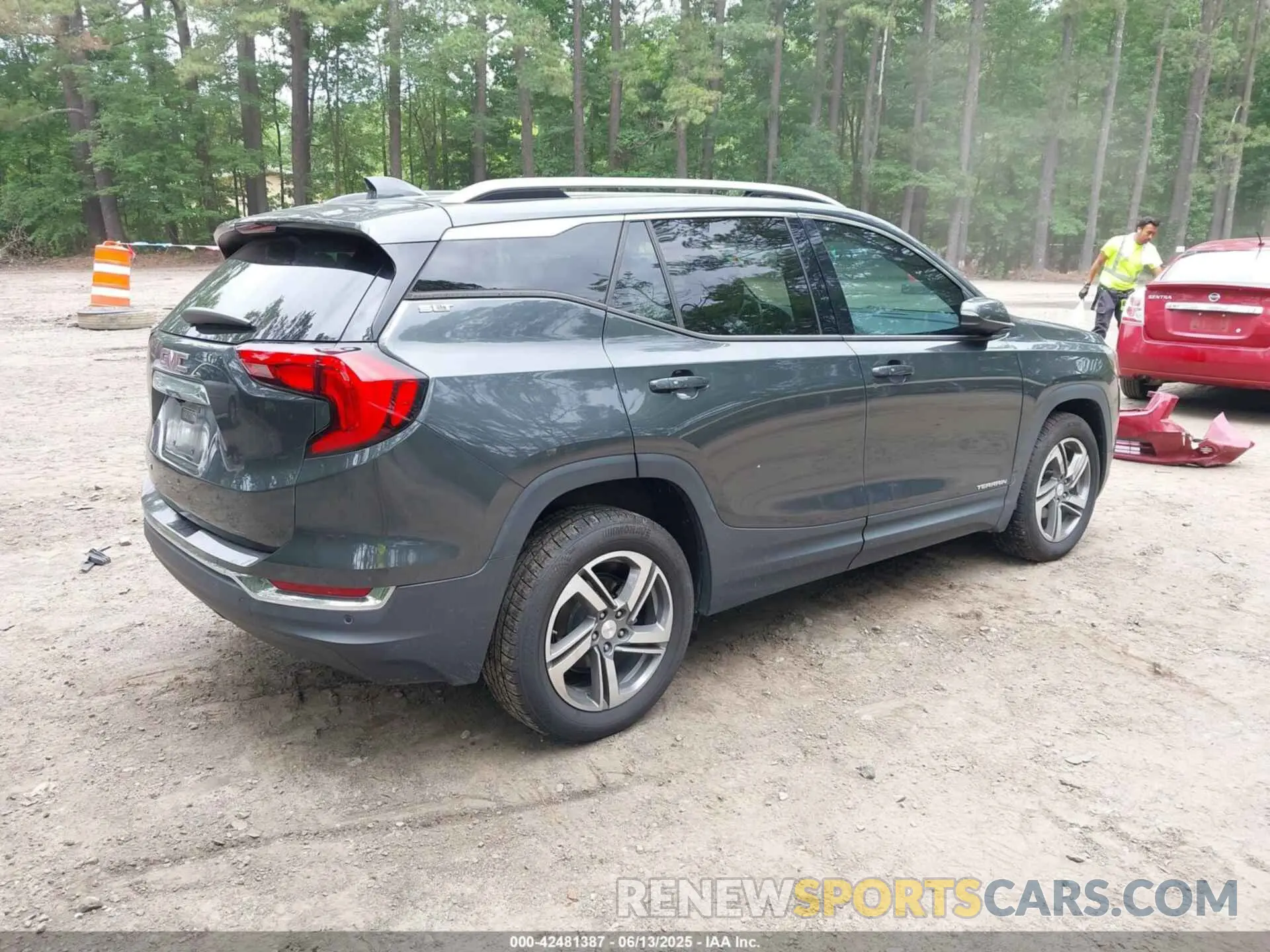 4 Photograph of a damaged car 3GKALPEV0KL304710 GMC TERRAIN 2019