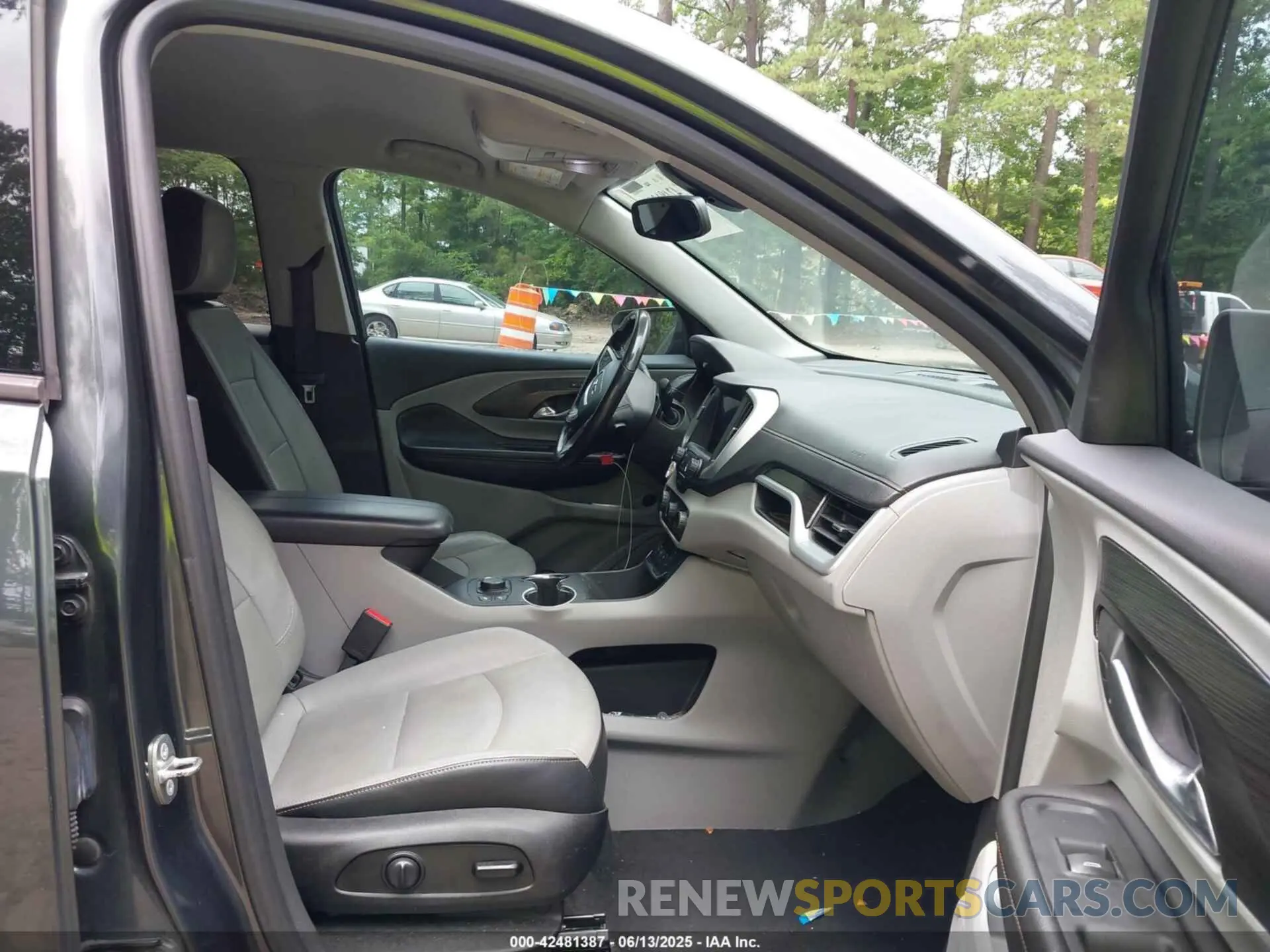 5 Photograph of a damaged car 3GKALPEV0KL304710 GMC TERRAIN 2019