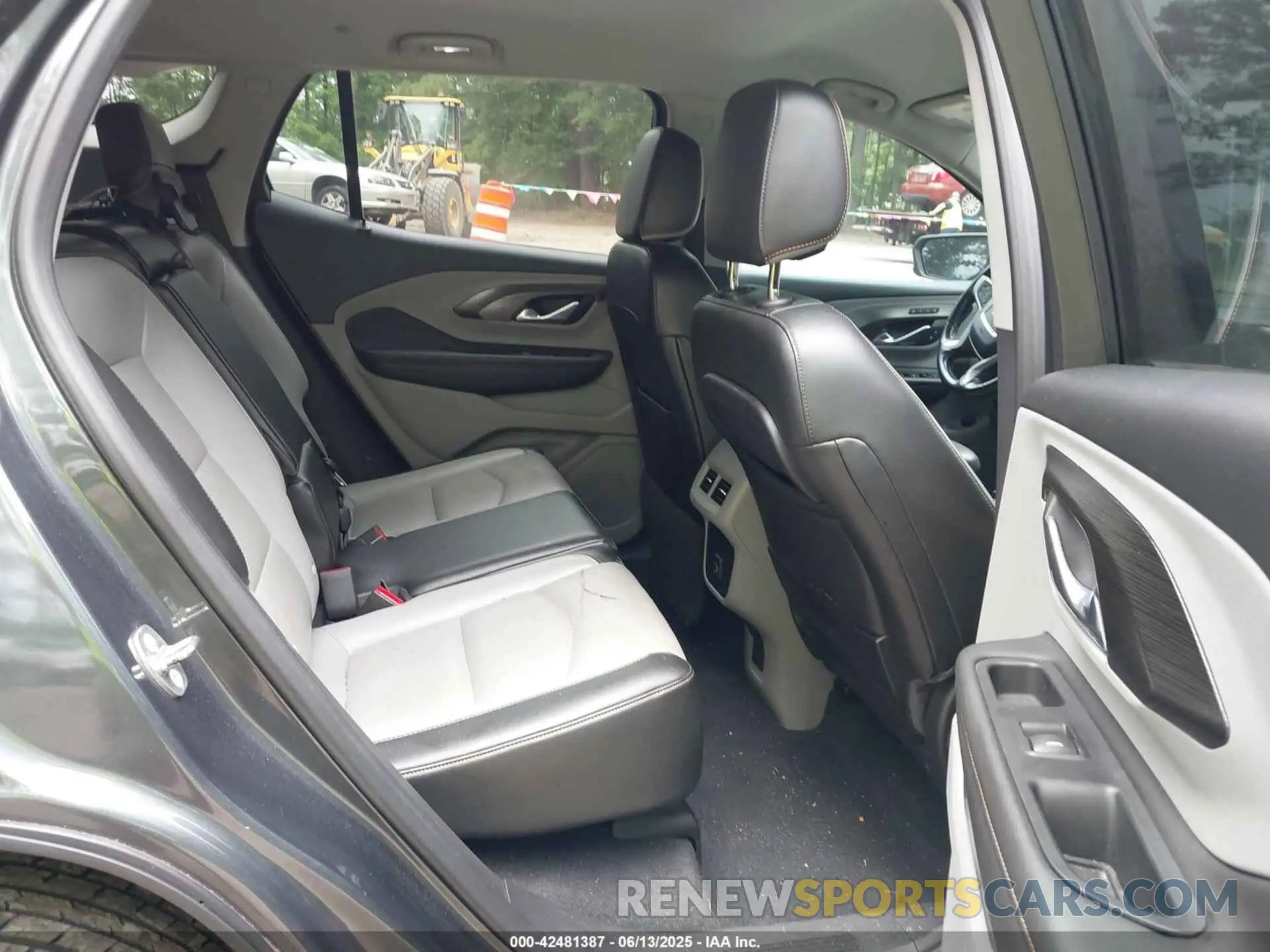 8 Photograph of a damaged car 3GKALPEV0KL304710 GMC TERRAIN 2019