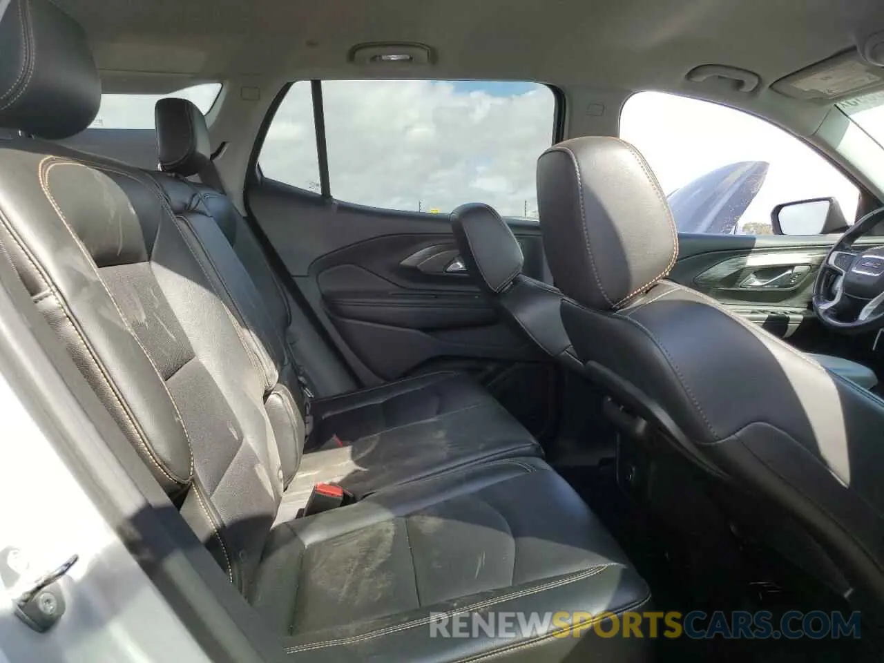 11 Photograph of a damaged car 3GKALPEV2KL204785 GMC TERRAIN 2019