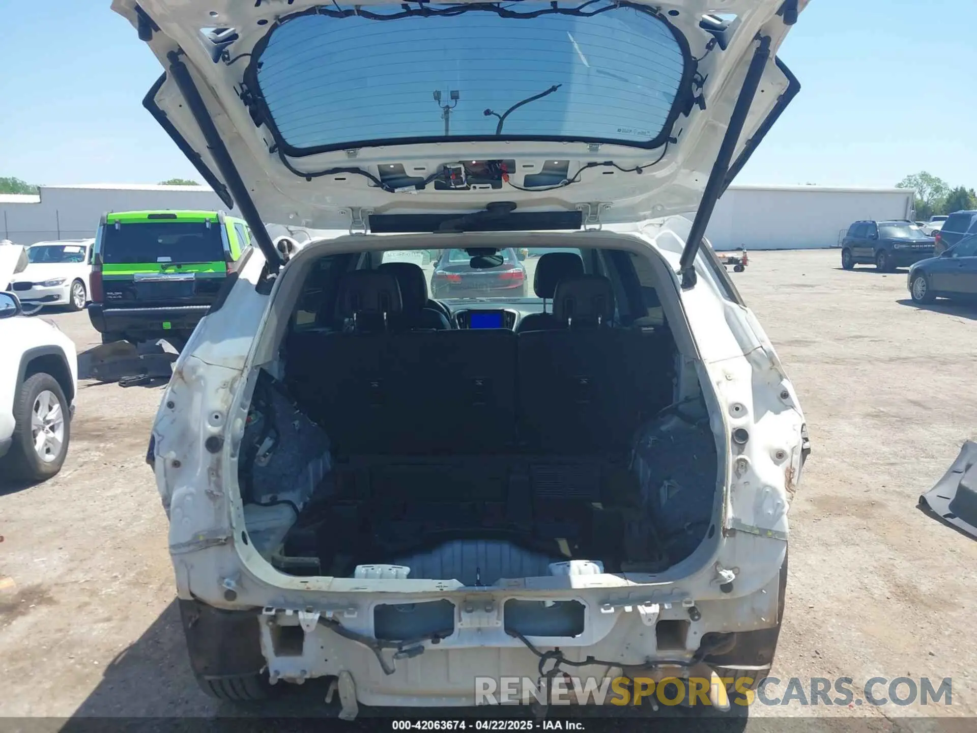 17 Photograph of a damaged car 3GKALPEV2KL351723 GMC TERRAIN 2019