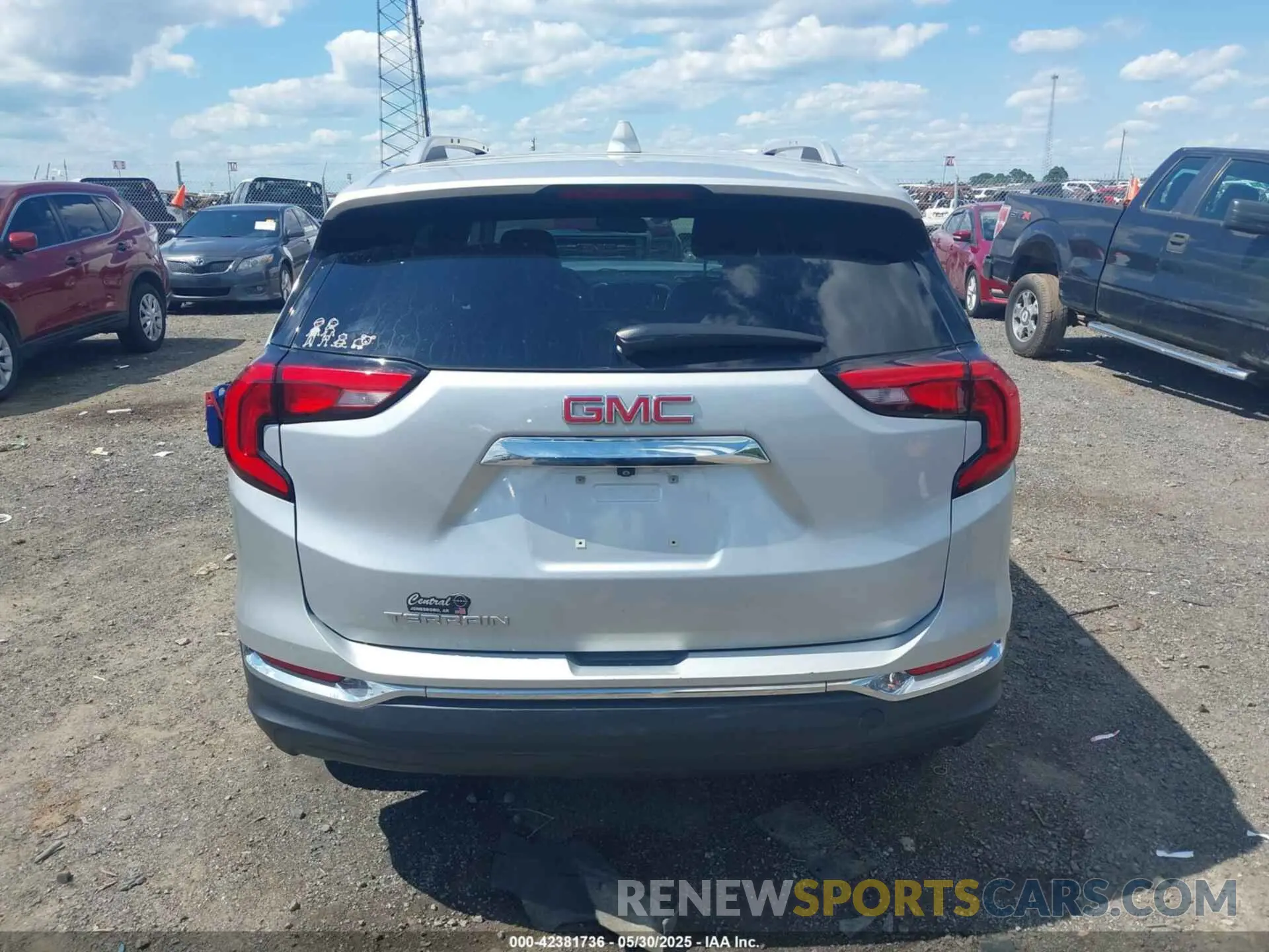 17 Photograph of a damaged car 3GKALPEV3KL354520 GMC TERRAIN 2019