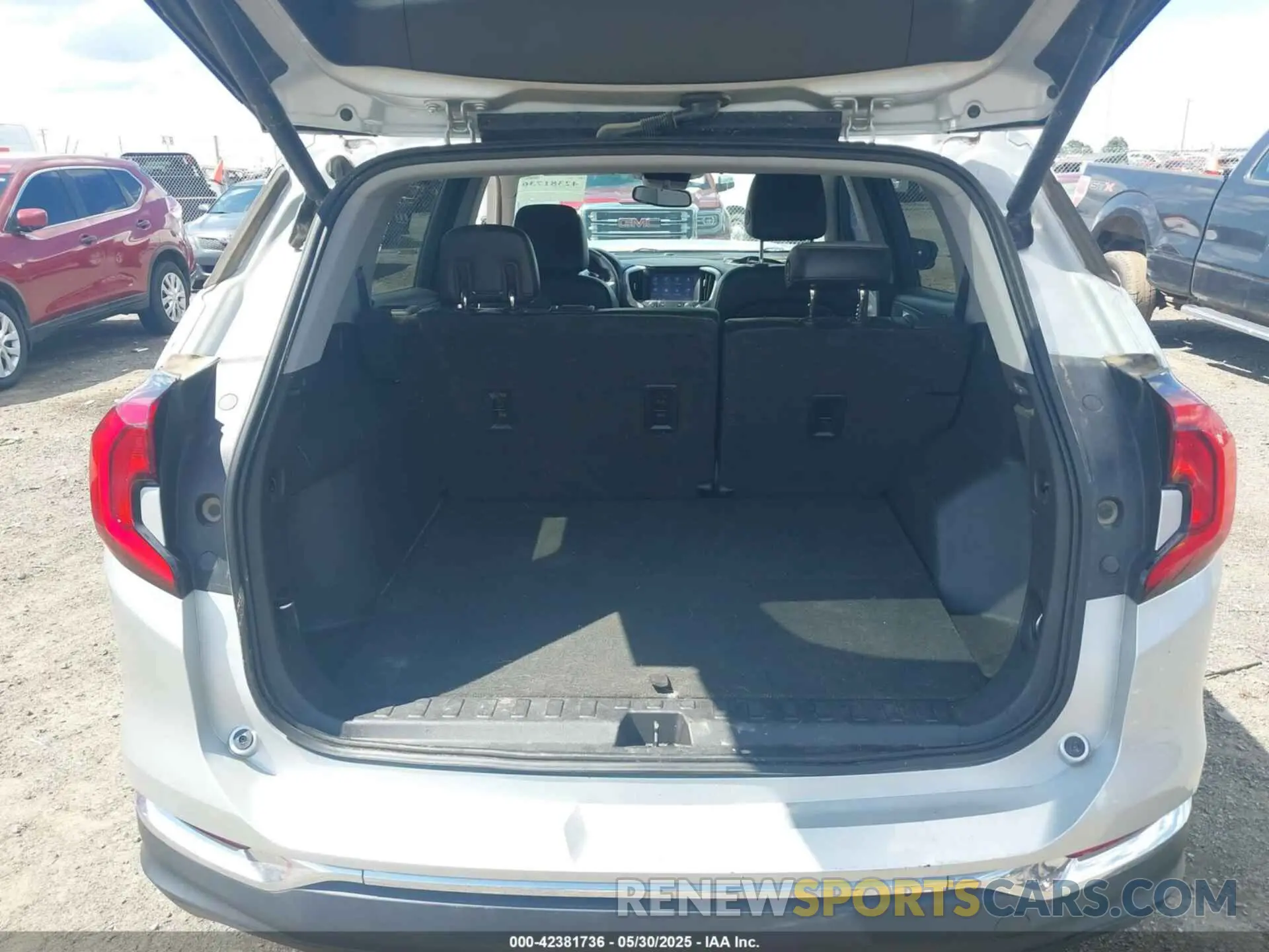 18 Photograph of a damaged car 3GKALPEV3KL354520 GMC TERRAIN 2019