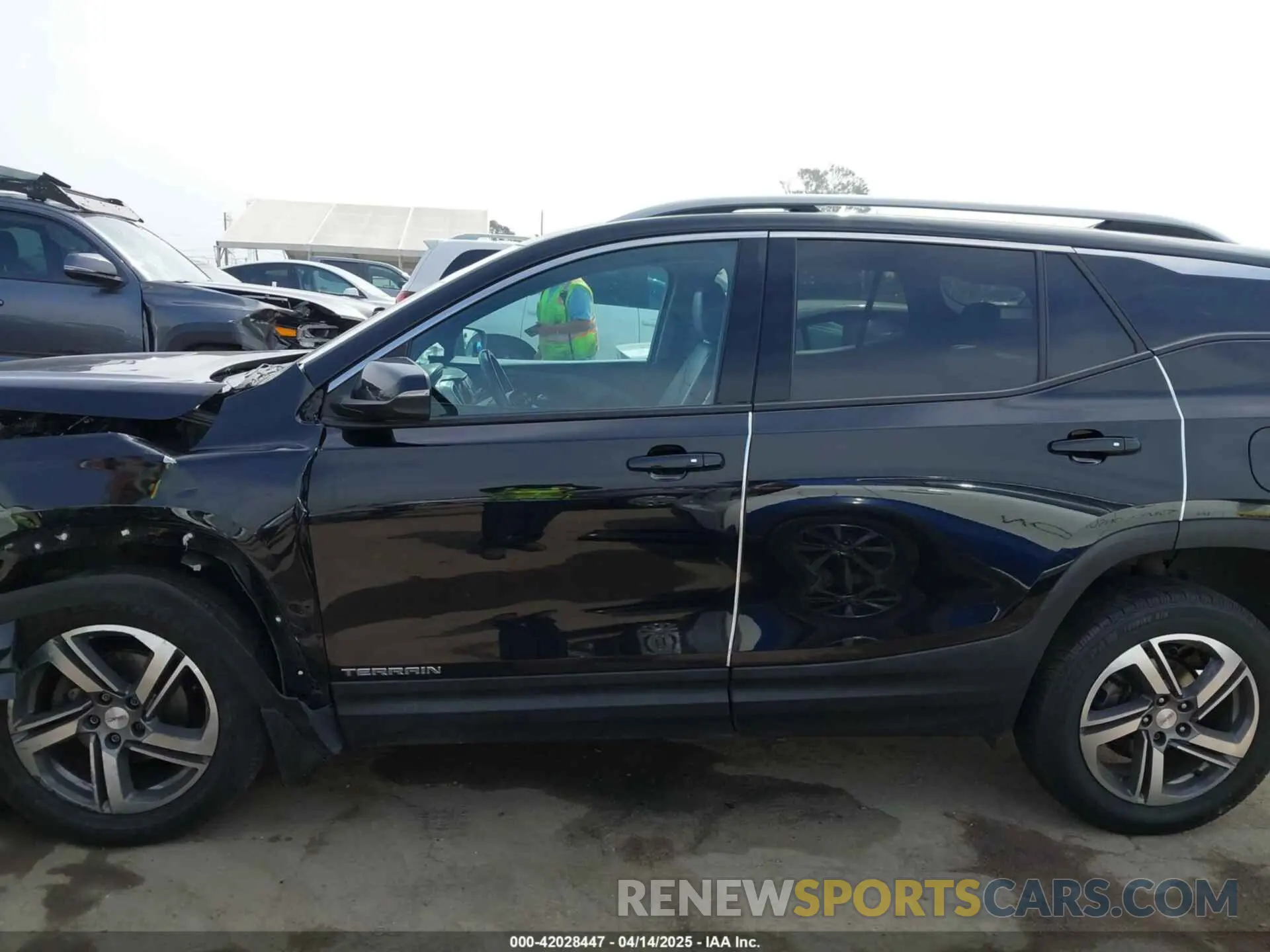 14 Photograph of a damaged car 3GKALPEV7KL345190 GMC TERRAIN 2019