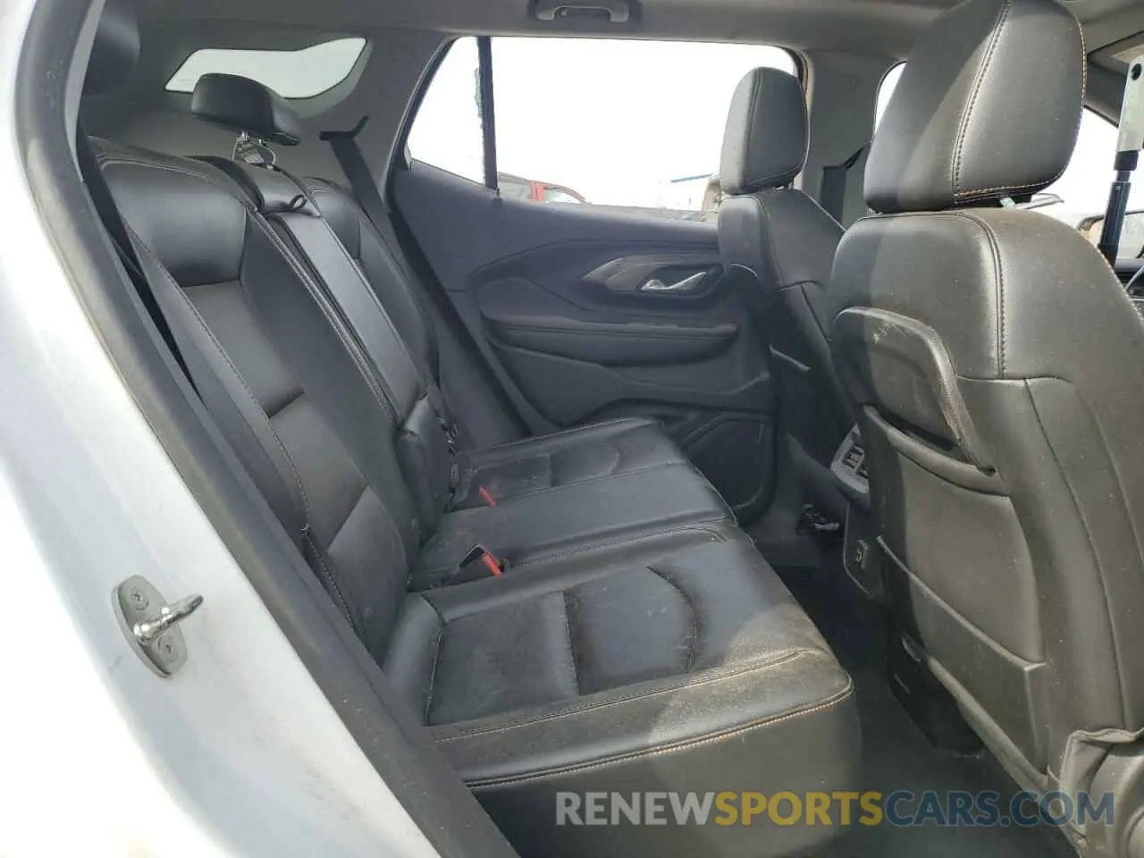 11 Photograph of a damaged car 3GKALPEV9KL308495 GMC TERRAIN 2019