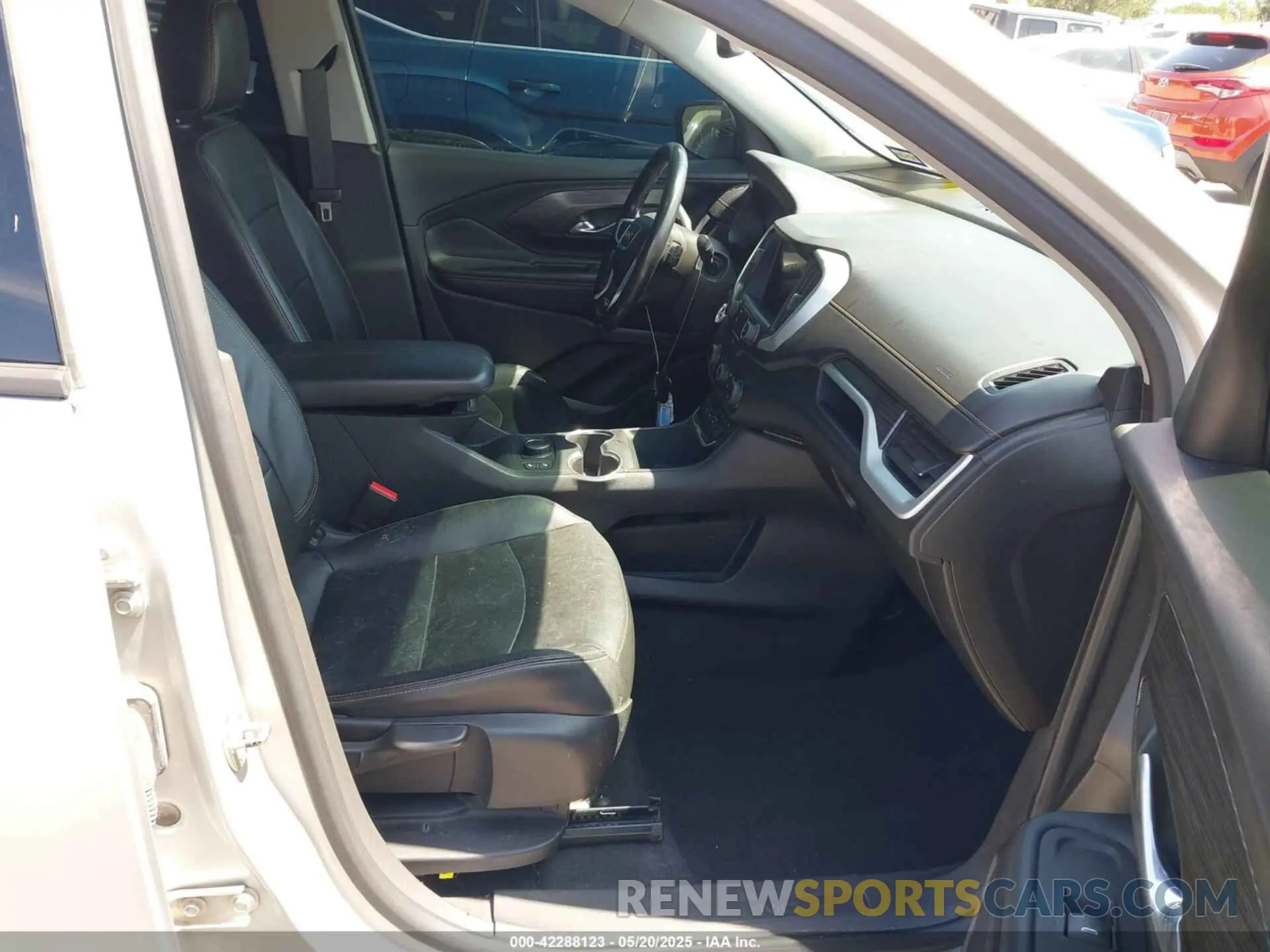 5 Photograph of a damaged car 3GKALPEVXKL202394 GMC TERRAIN 2019