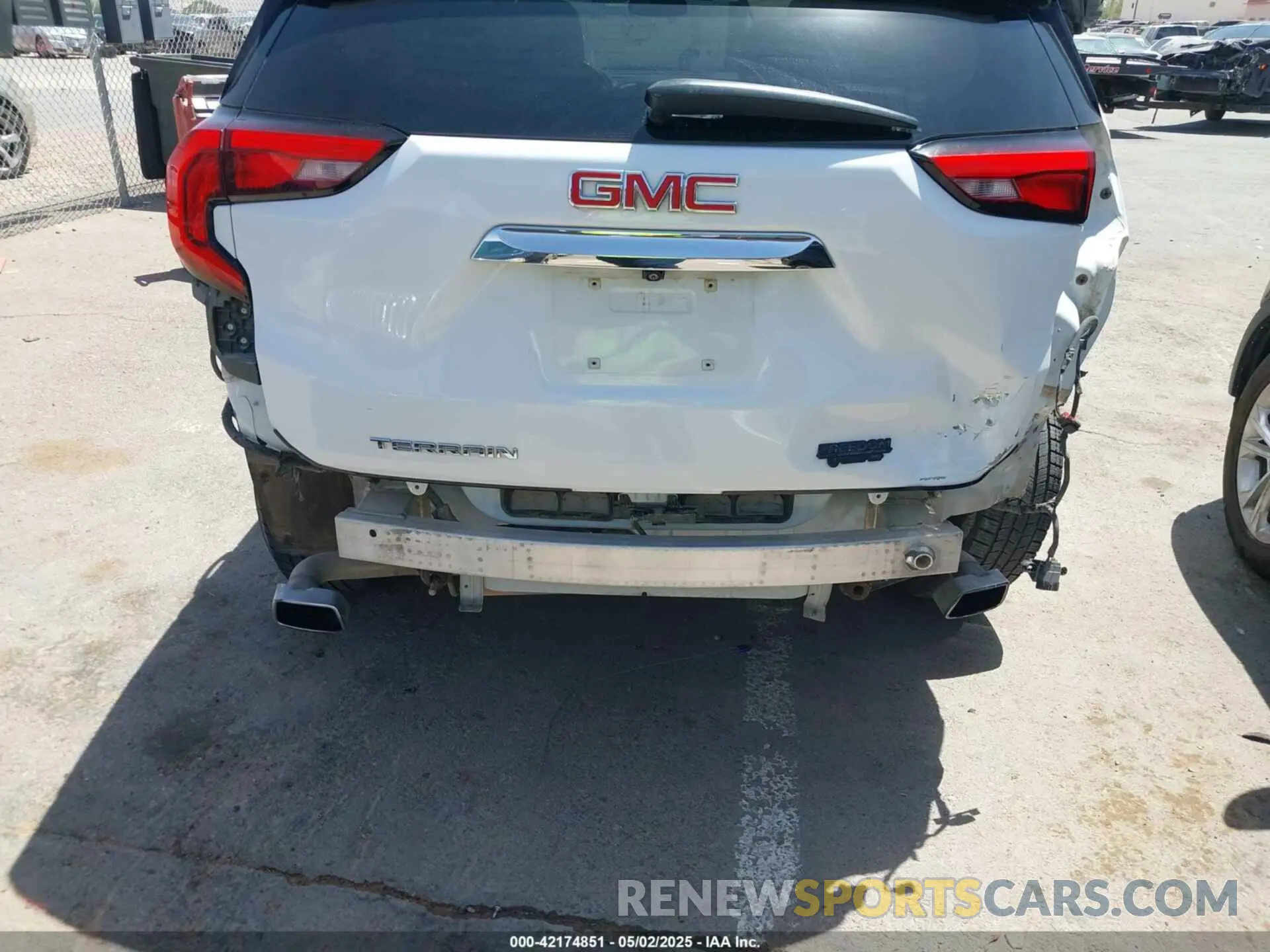 18 Photograph of a damaged car 3GKALPEX2KL198911 GMC TERRAIN 2019