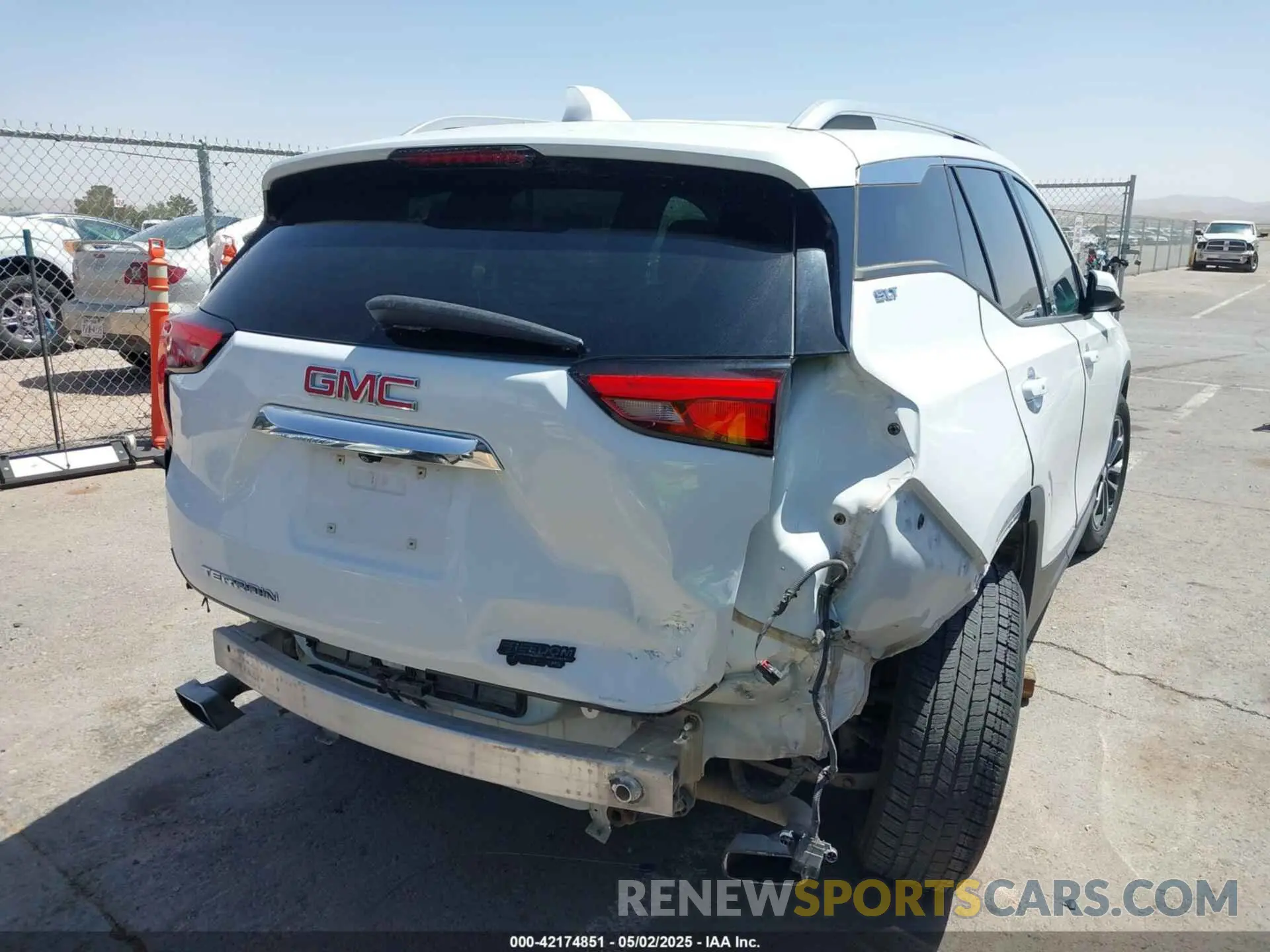 4 Photograph of a damaged car 3GKALPEX2KL198911 GMC TERRAIN 2019