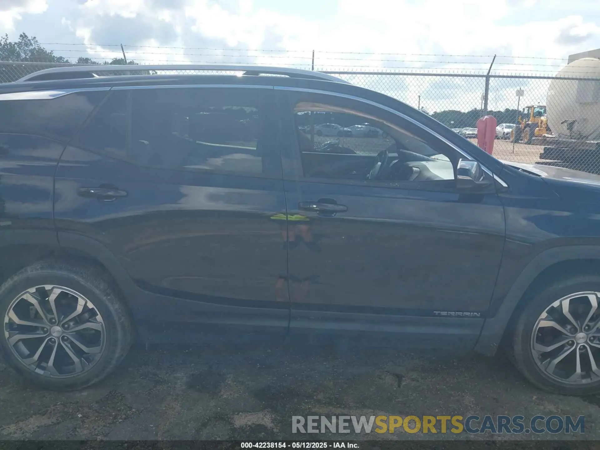 13 Photograph of a damaged car 3GKALPEX3KL297642 GMC TERRAIN 2019