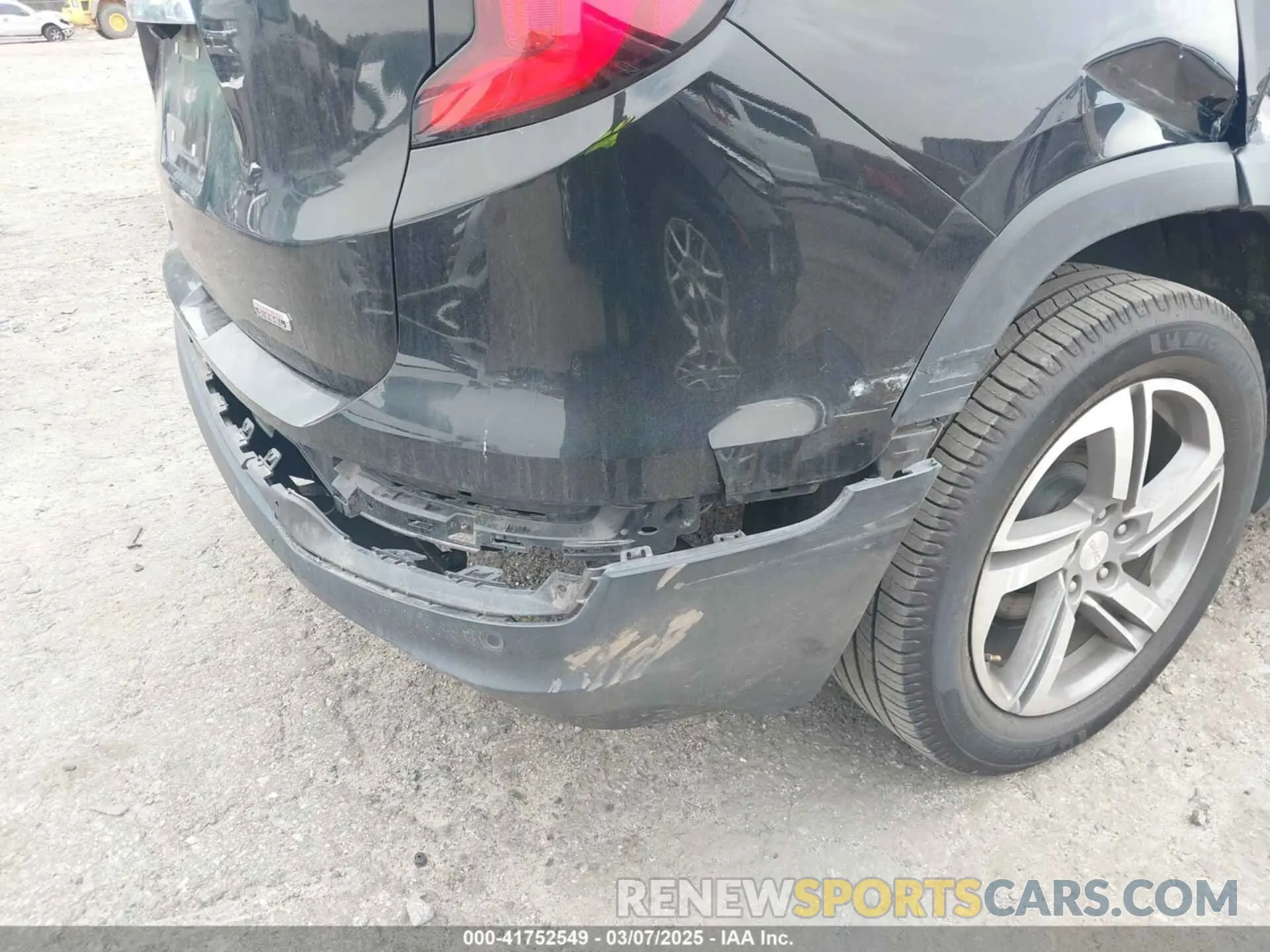 18 Photograph of a damaged car 3GKALREU6KL255578 GMC TERRAIN 2019
