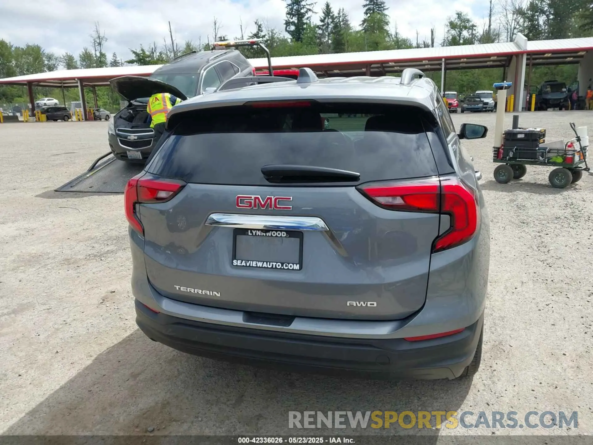17 Photograph of a damaged car 3GKALTEV1KL293368 GMC TERRAIN 2019