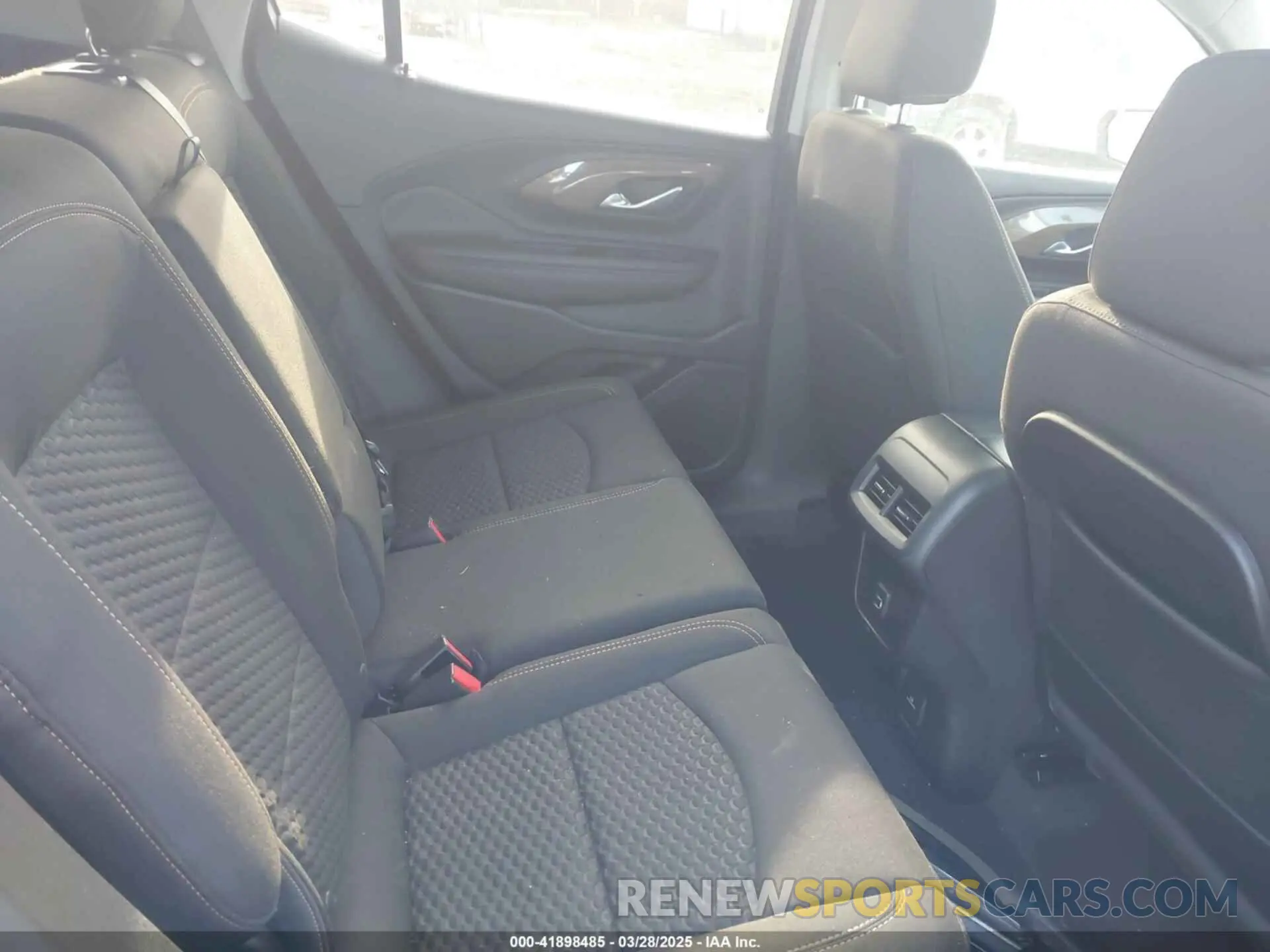 8 Photograph of a damaged car 3GKALTEV6KL224031 GMC TERRAIN 2019
