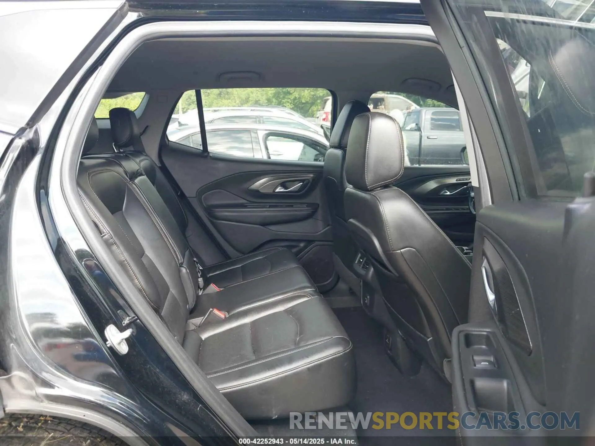 8 Photograph of a damaged car 3GKALVEV1KL324193 GMC TERRAIN 2019