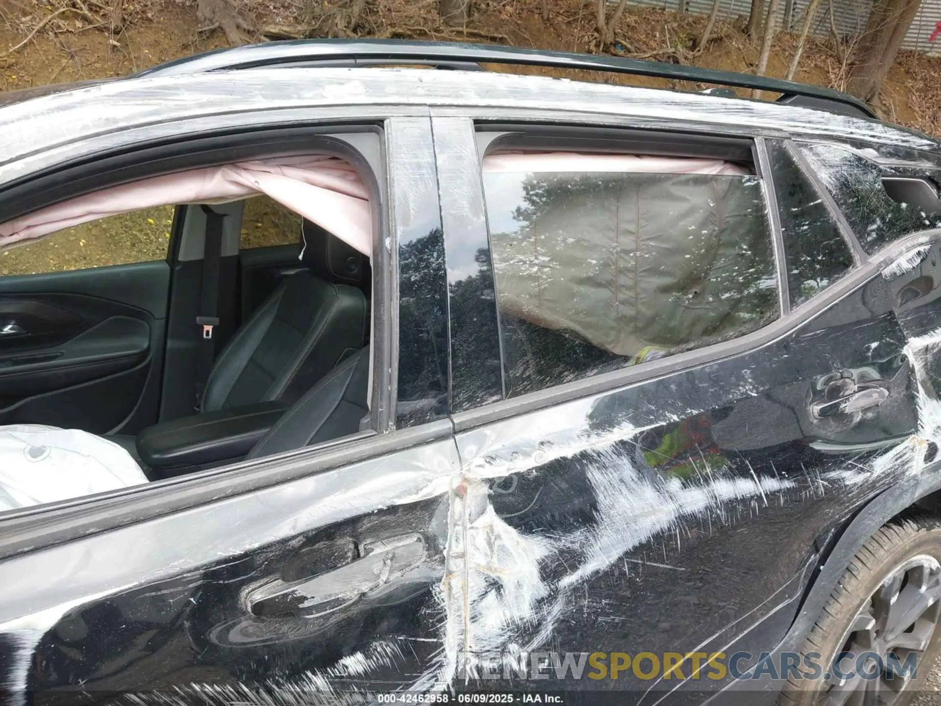 18 Photograph of a damaged car 3GKALVEV1KL333086 GMC TERRAIN 2019
