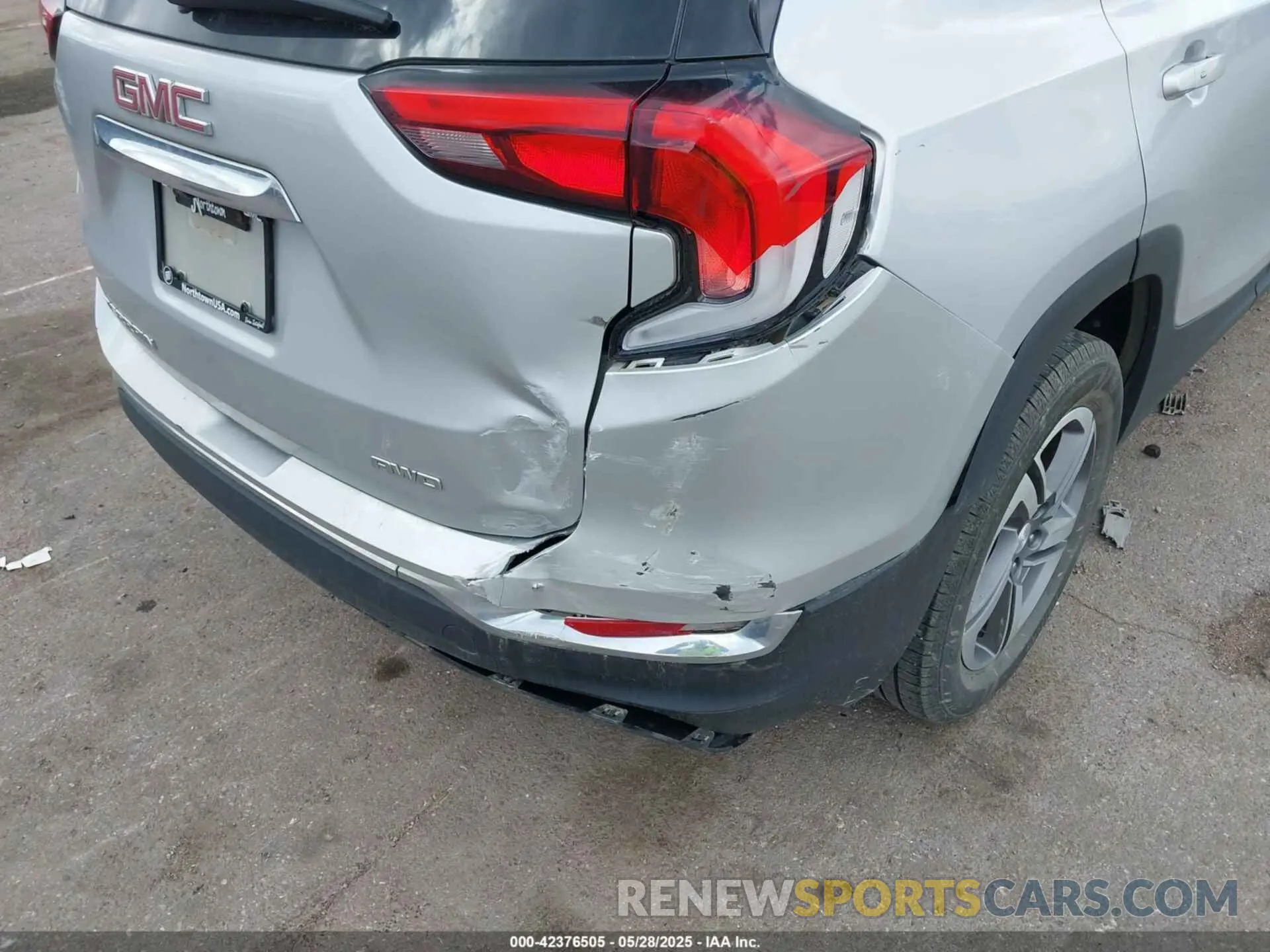 17 Photograph of a damaged car 3GKALVEV2KL330794 GMC TERRAIN 2019