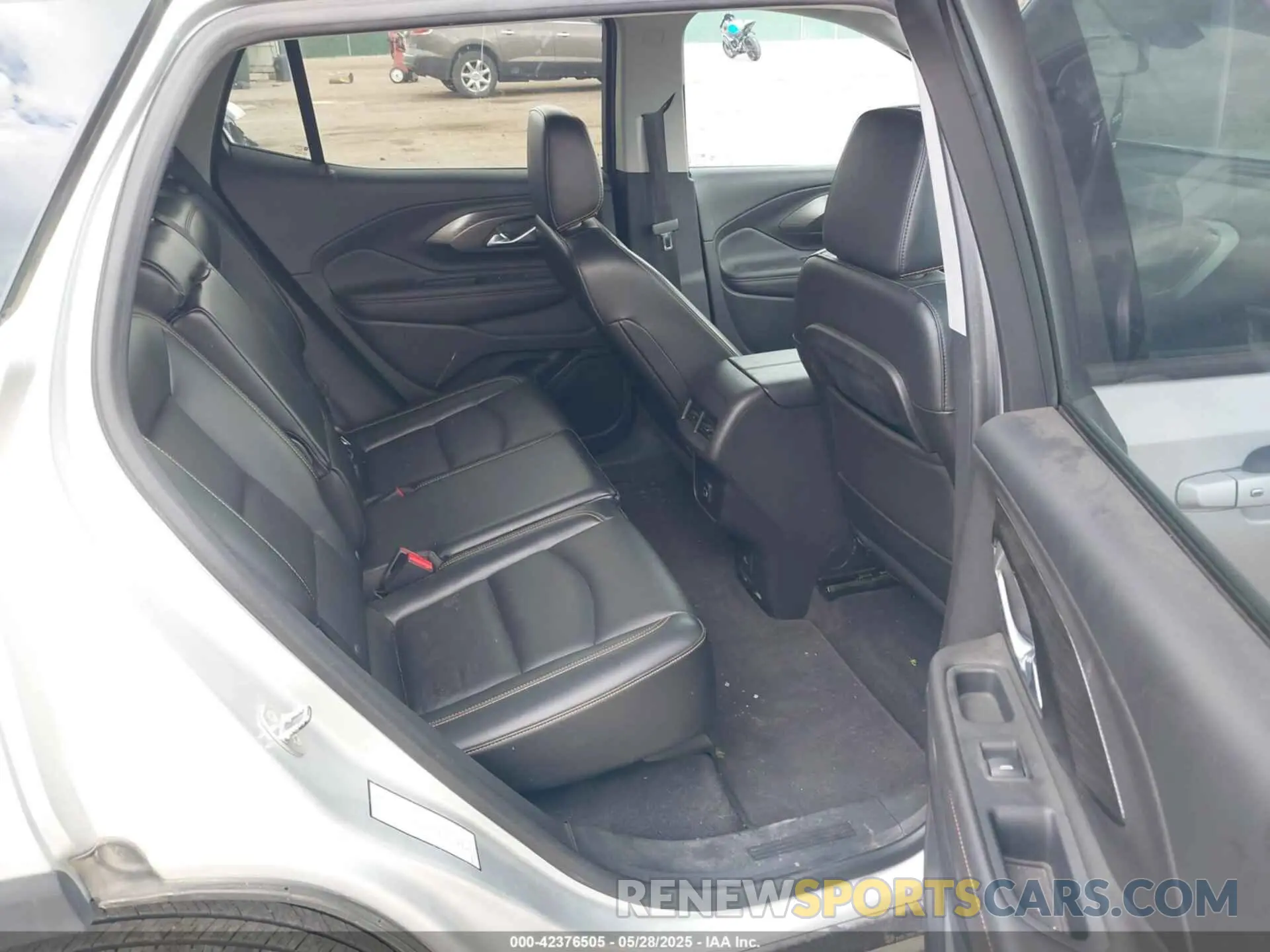 8 Photograph of a damaged car 3GKALVEV2KL330794 GMC TERRAIN 2019