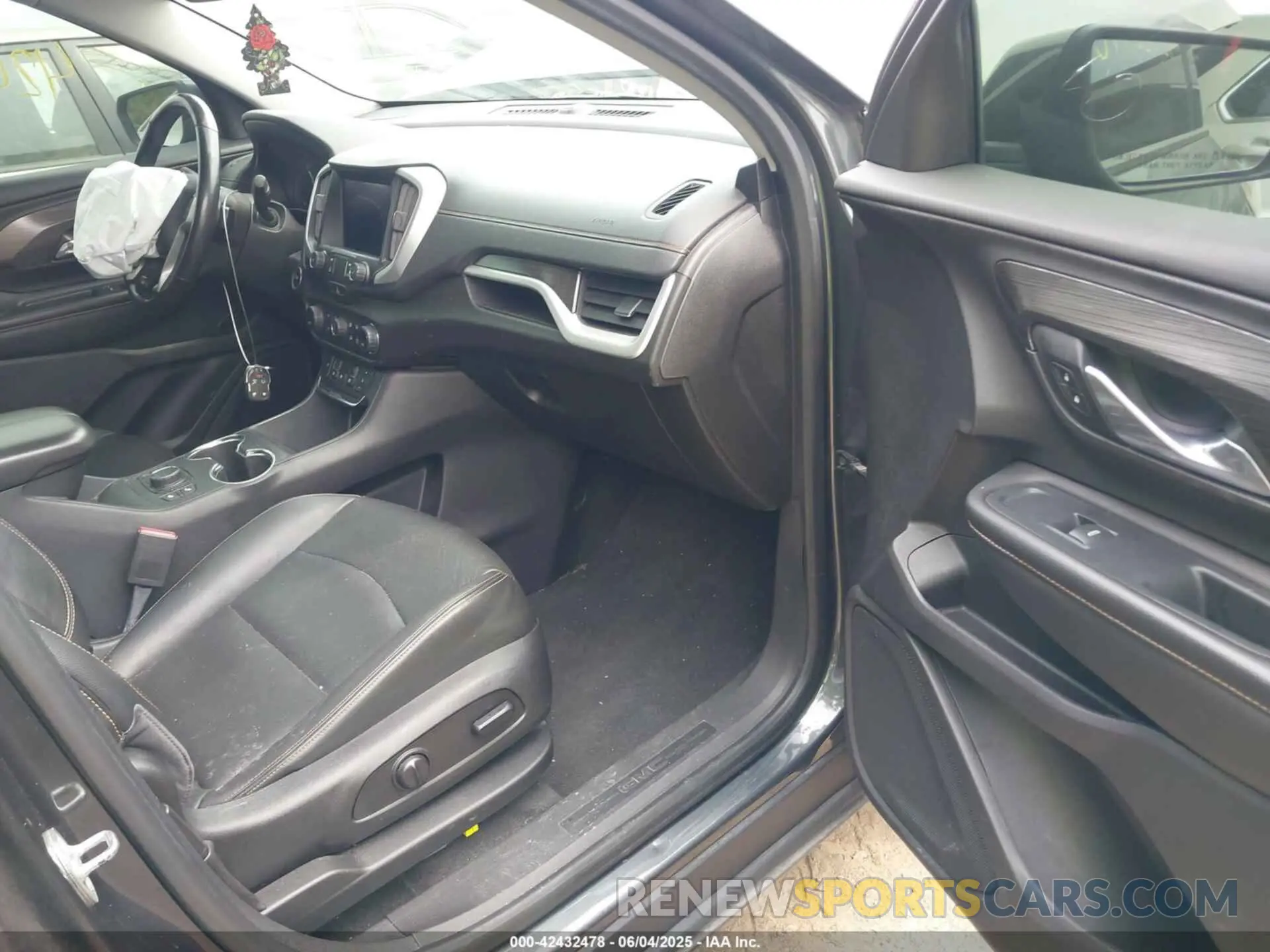 5 Photograph of a damaged car 3GKALVEV3KL103629 GMC TERRAIN 2019