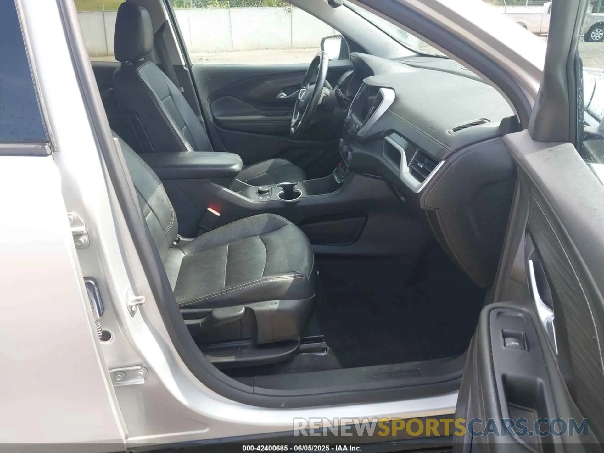 5 Photograph of a damaged car 3GKALVEV4KL182566 GMC TERRAIN 2019